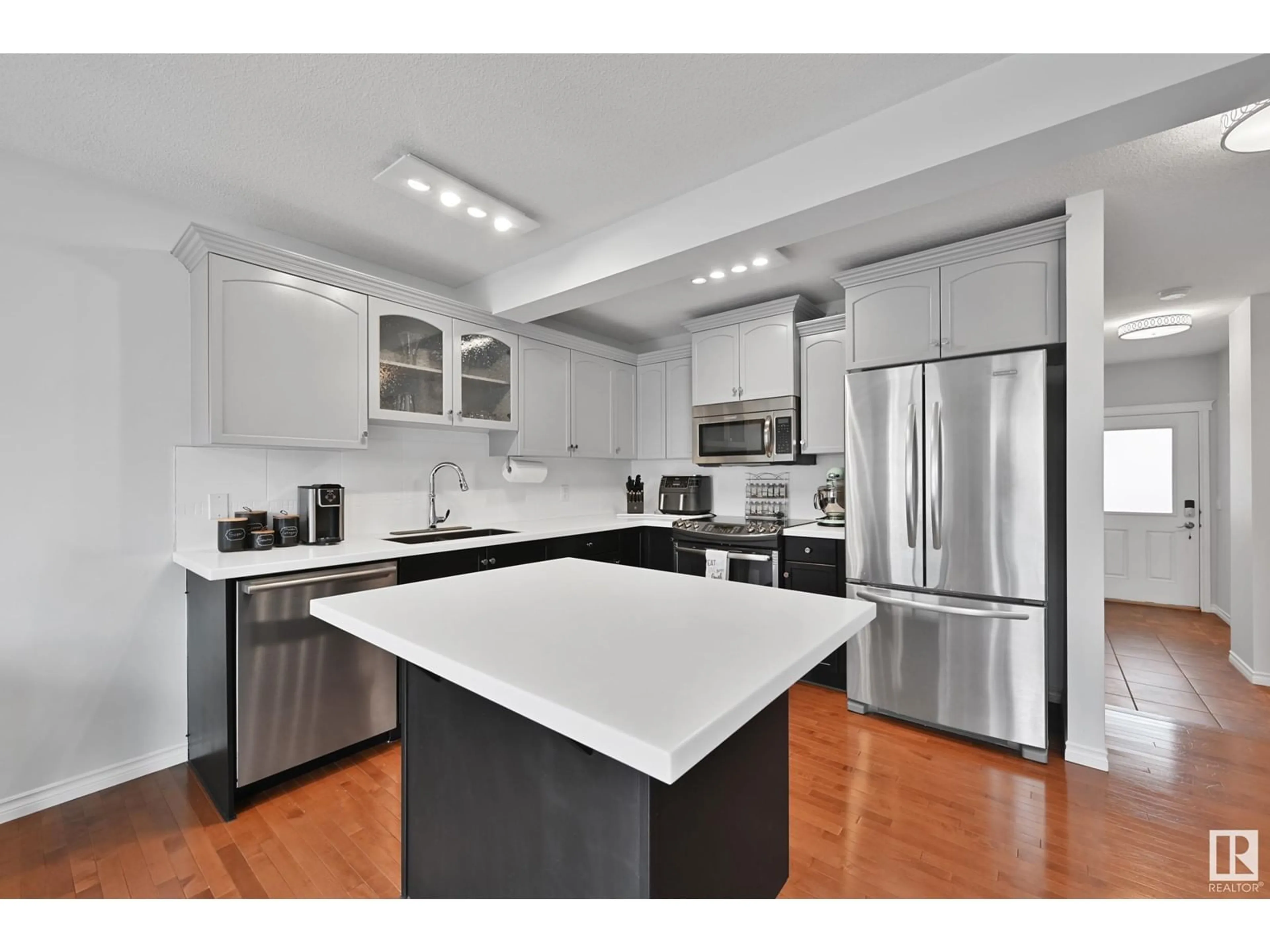 Open concept kitchen, unknown for 21306 46 AV, Edmonton Alberta T6M0G9