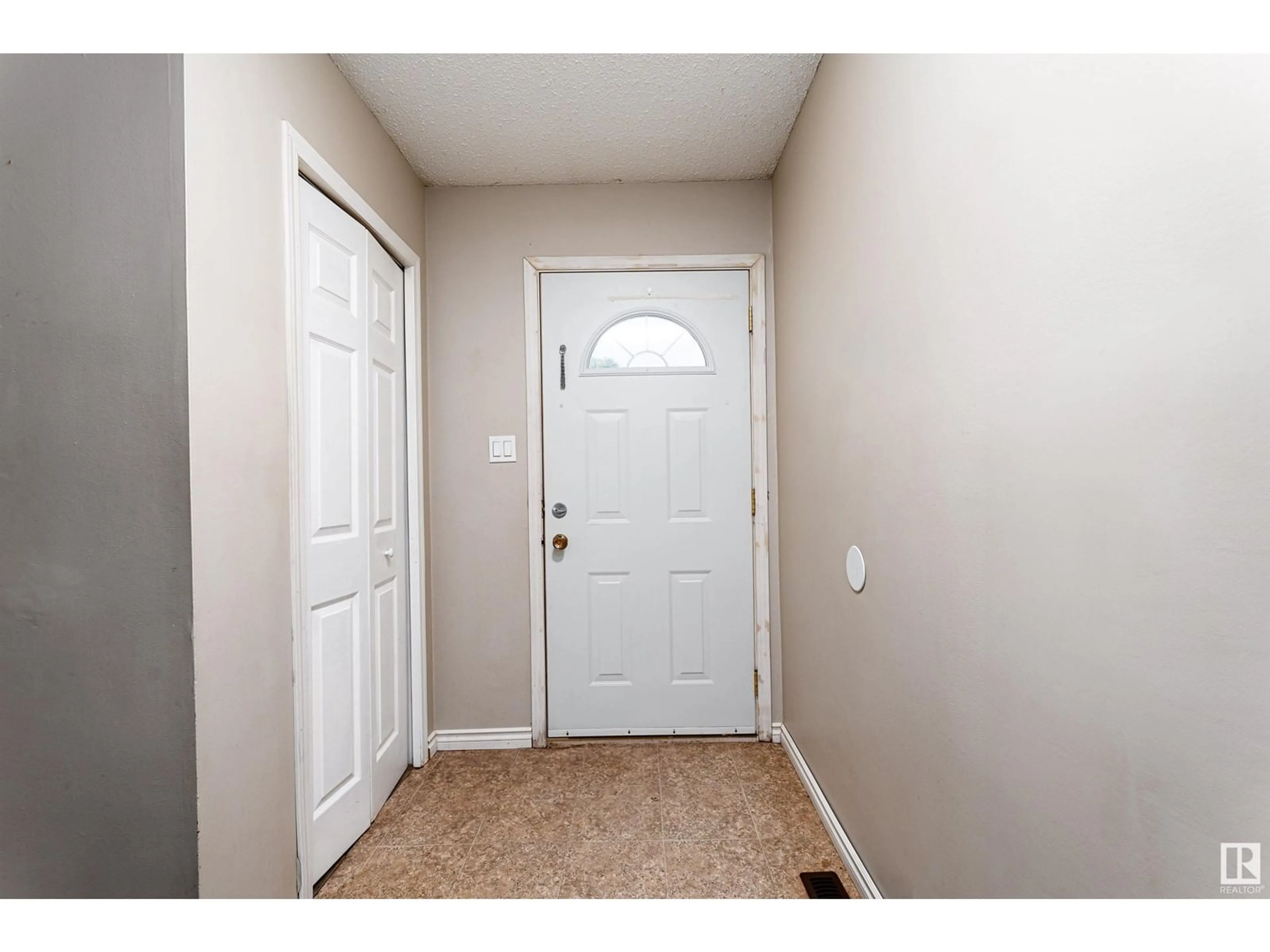Indoor entryway for 1130 KNOTTWOOD RD, Edmonton Alberta T6K2J8