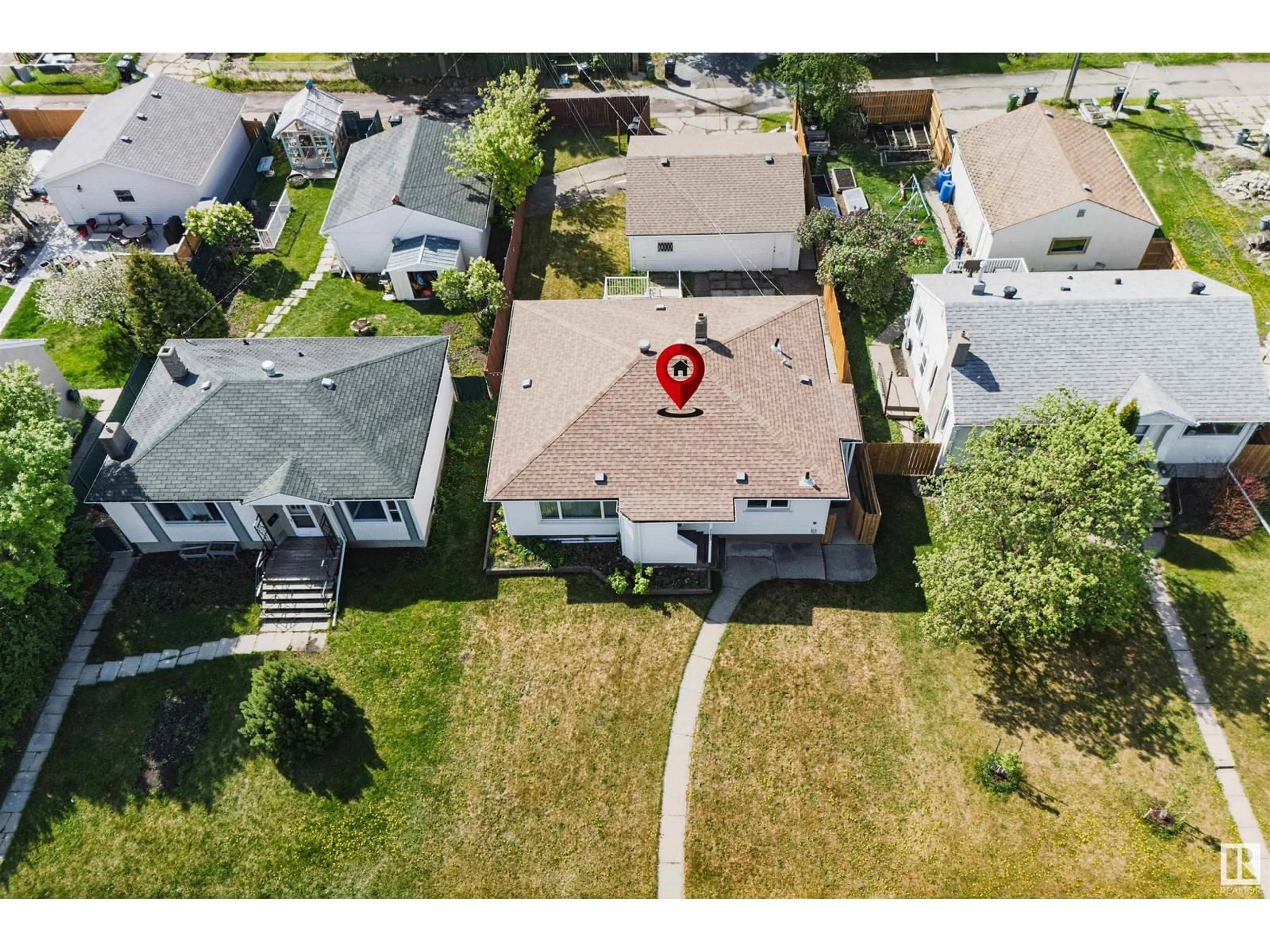 A pic from outside/outdoor area/front of a property/back of a property/a pic from drone, street for NW - 11423 111A AV, Edmonton Alberta T5G0E9