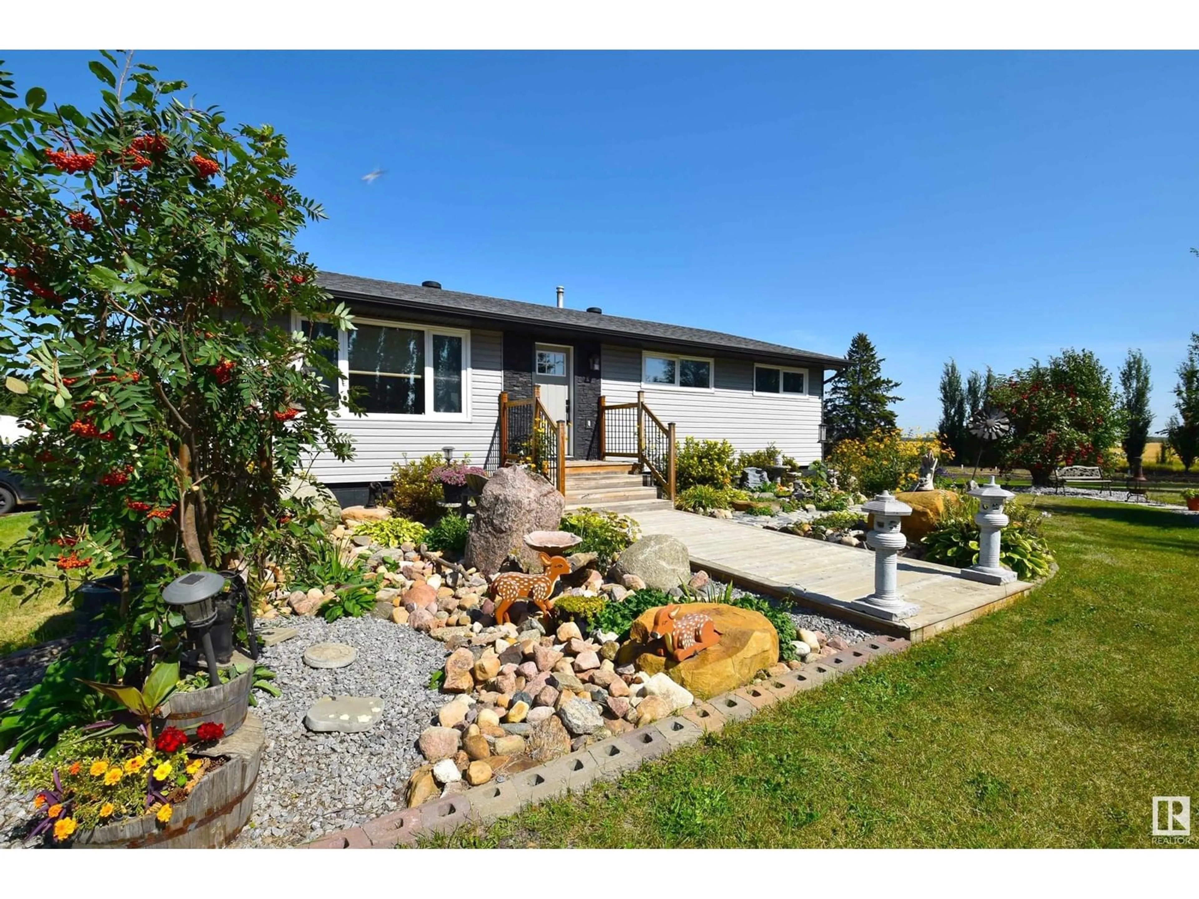A pic from outside/outdoor area/front of a property/back of a property/a pic from drone, water/lake/river/ocean view for 194074 TWP RD 574, Rural Lamont County Alberta T0B2R0