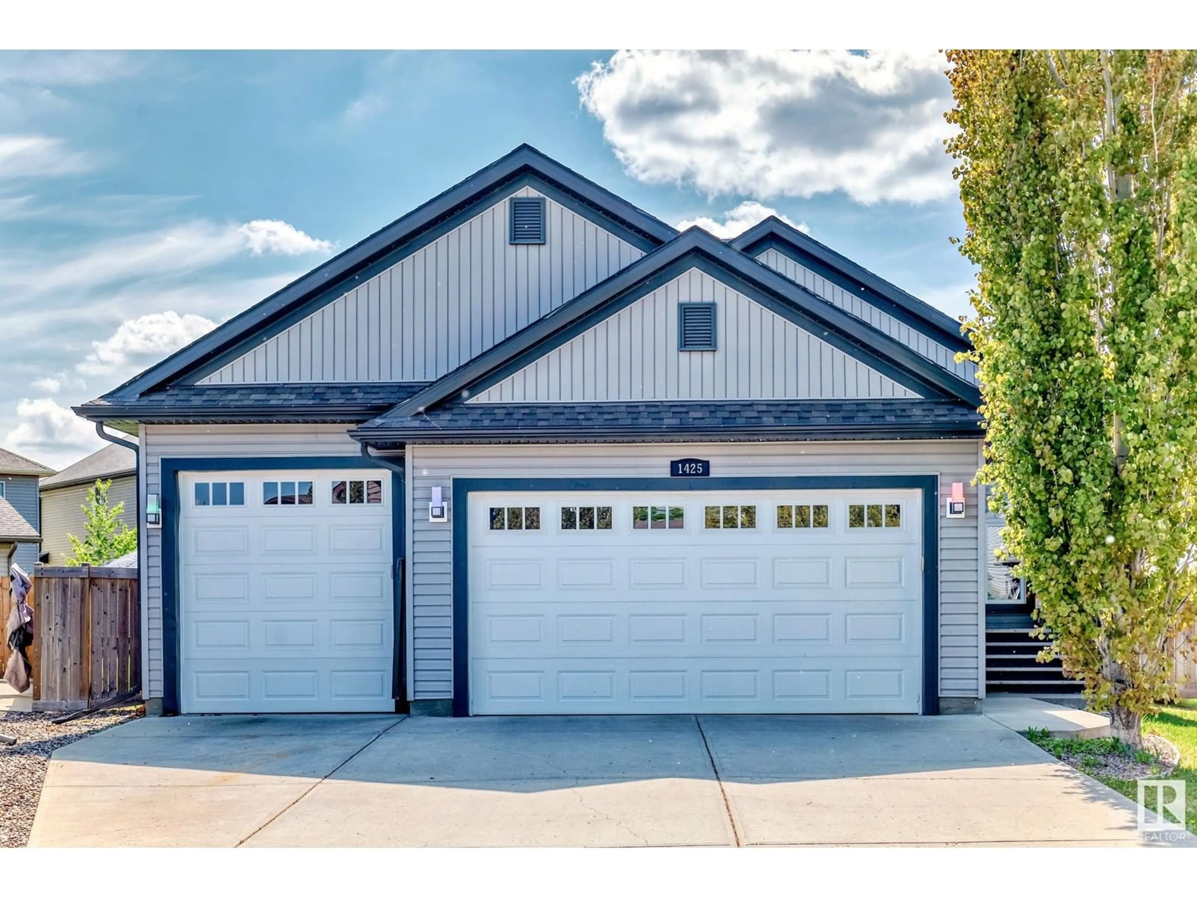 Indoor garage for 1425 WESTERRA BA, Stony Plain Alberta T7Z0B3