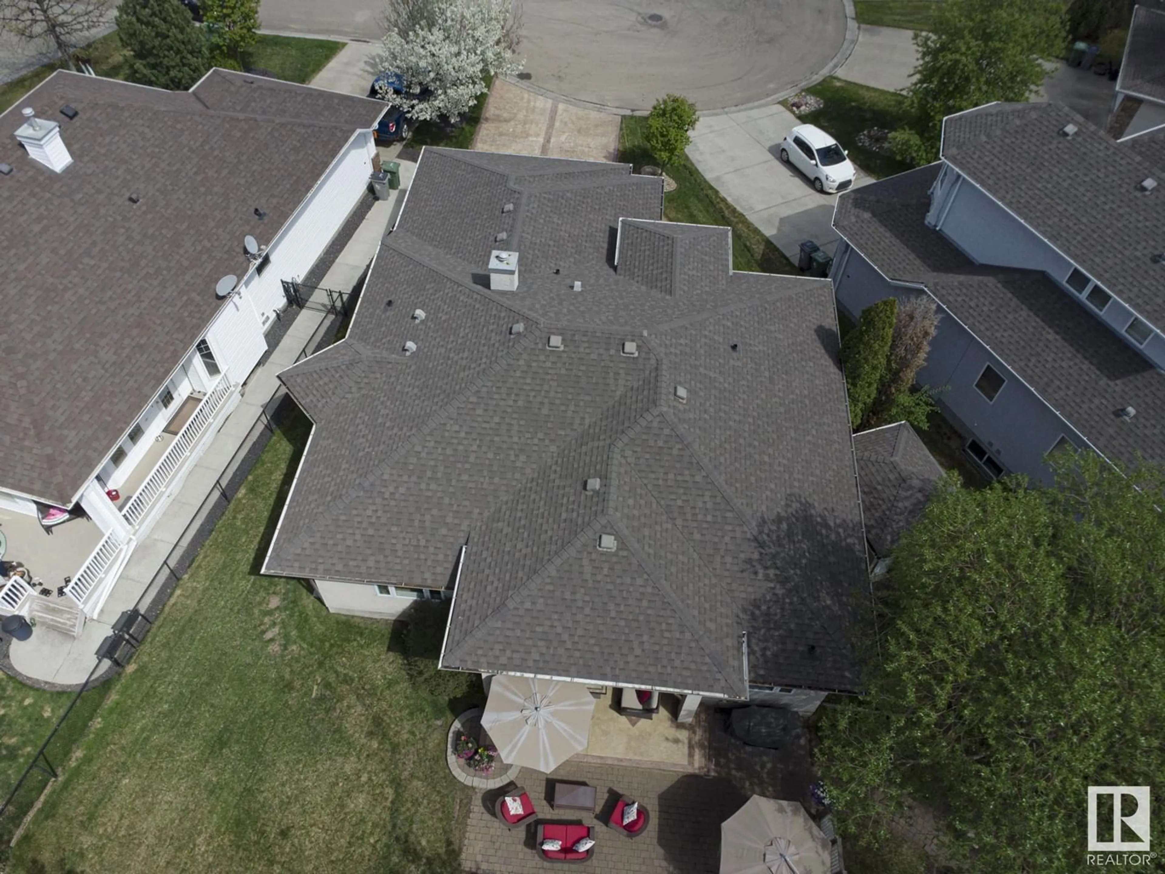 A pic from outside/outdoor area/front of a property/back of a property/a pic from drone, street for 12 COUNTRY CLUB PL, Beaumont Alberta T4X1P8