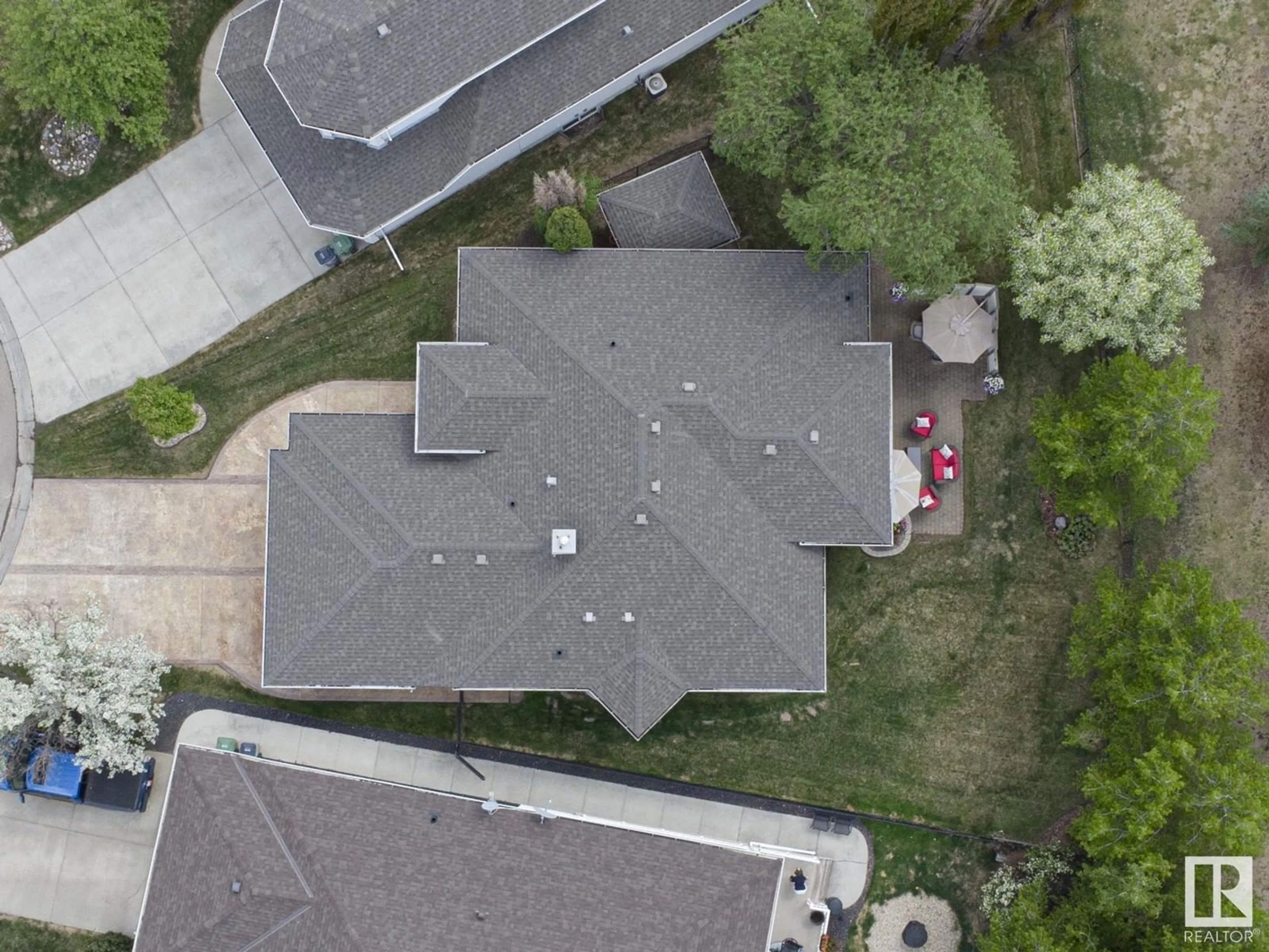 A pic from outside/outdoor area/front of a property/back of a property/a pic from drone, street for 12 COUNTRY CLUB PL, Beaumont Alberta T4X1P8