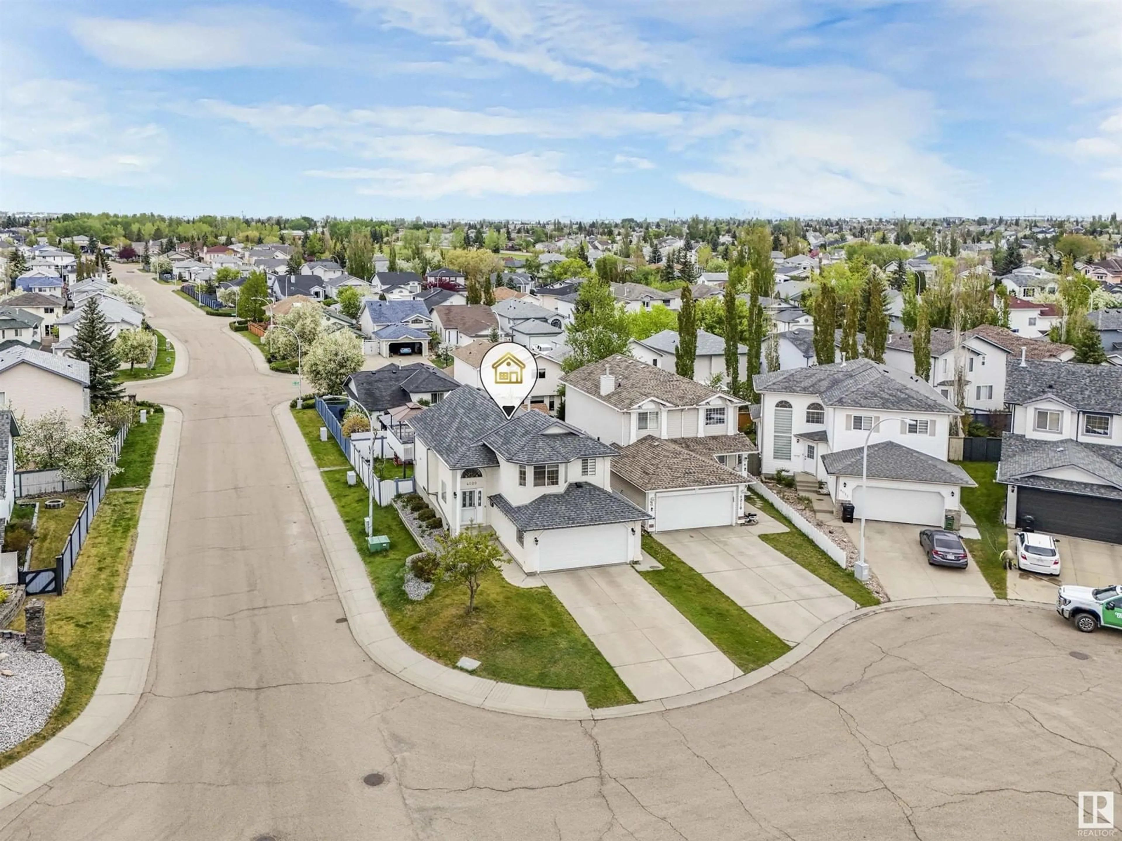 A pic from outside/outdoor area/front of a property/back of a property/a pic from drone, street for 4020 36A AV, Edmonton Alberta T6L7B1
