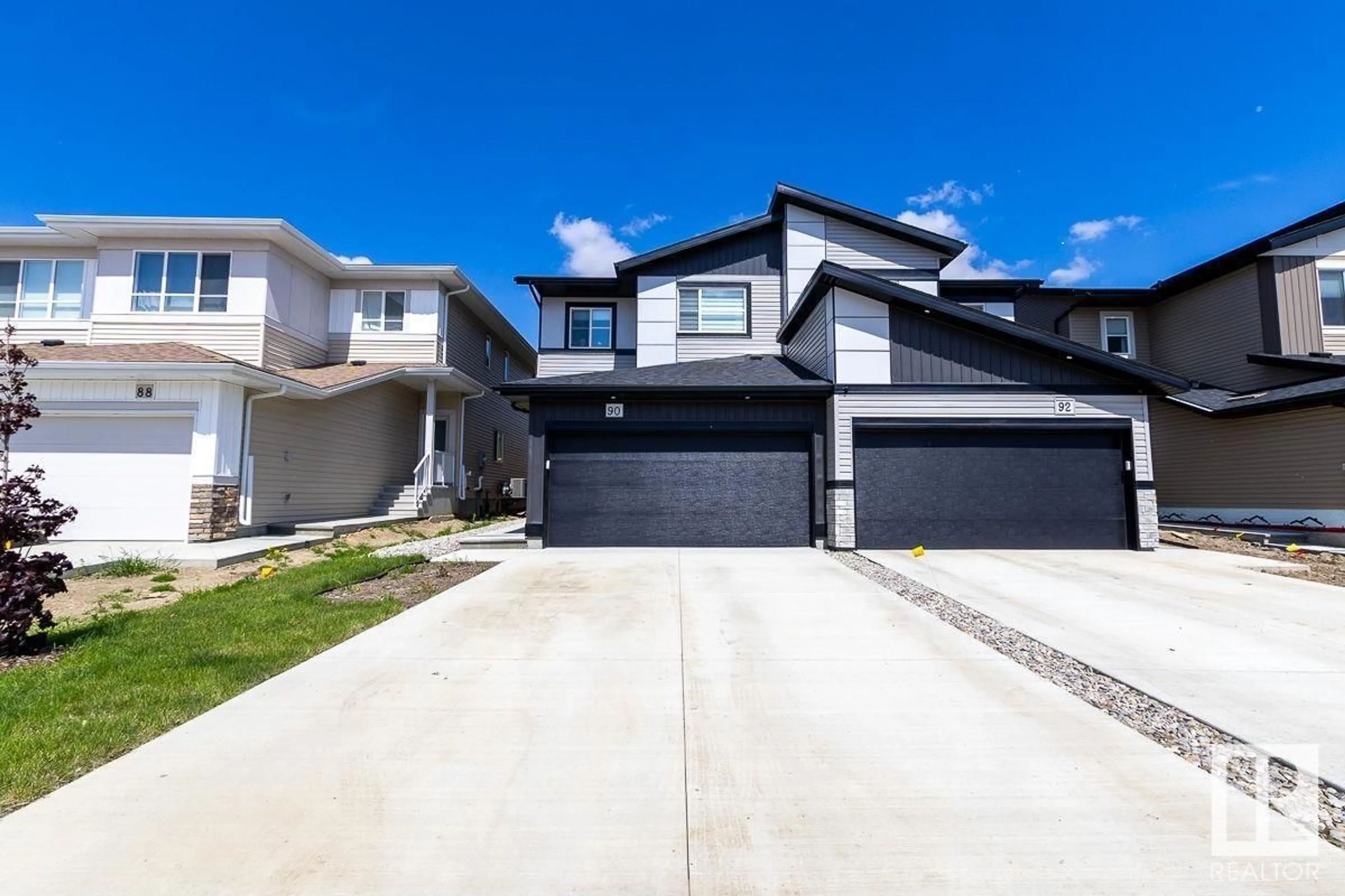 Home with vinyl exterior material, street for 90 ROYAL ST, St. Albert Alberta T8N7X4