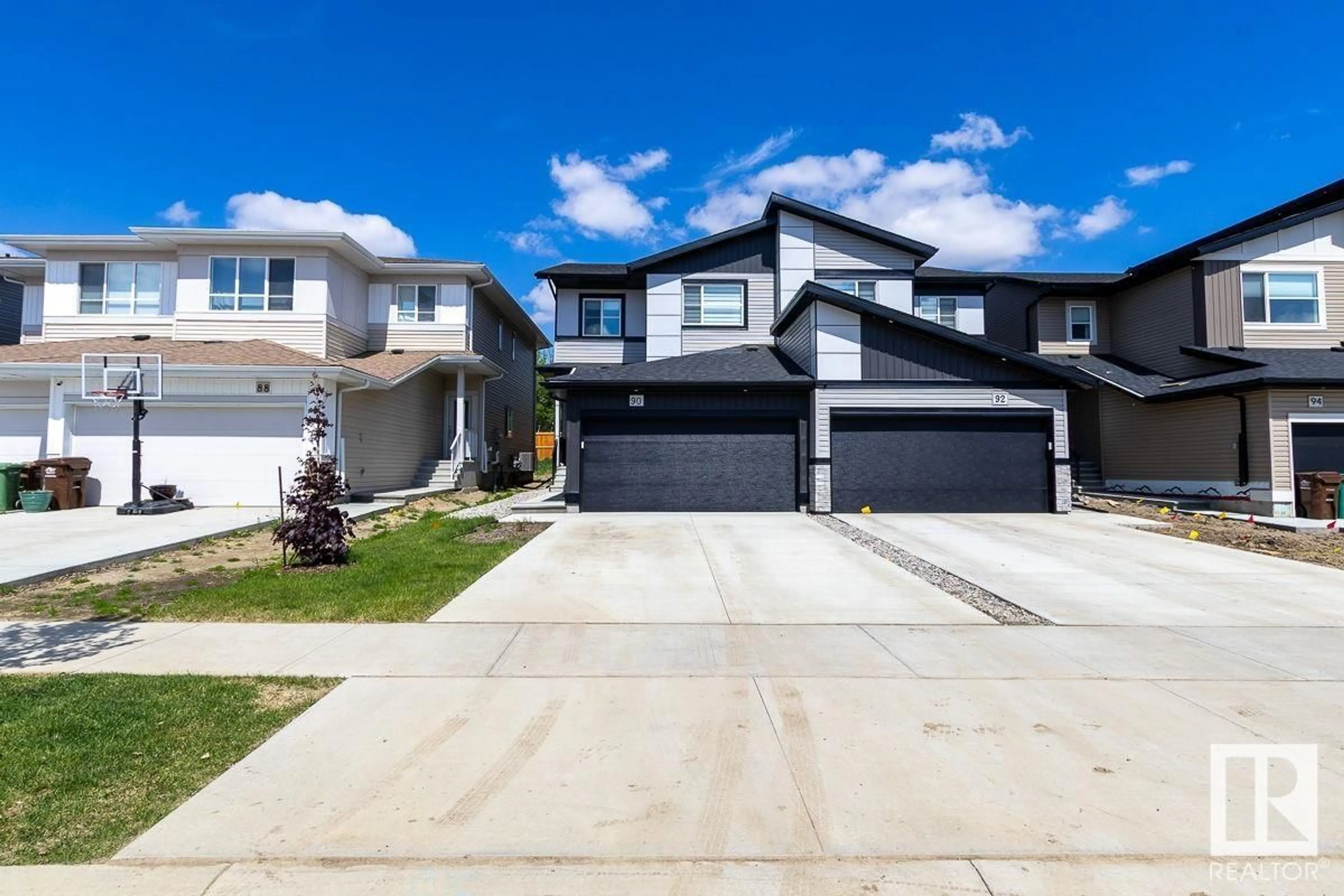Home with vinyl exterior material, street for 90 ROYAL ST, St. Albert Alberta T8N7X4