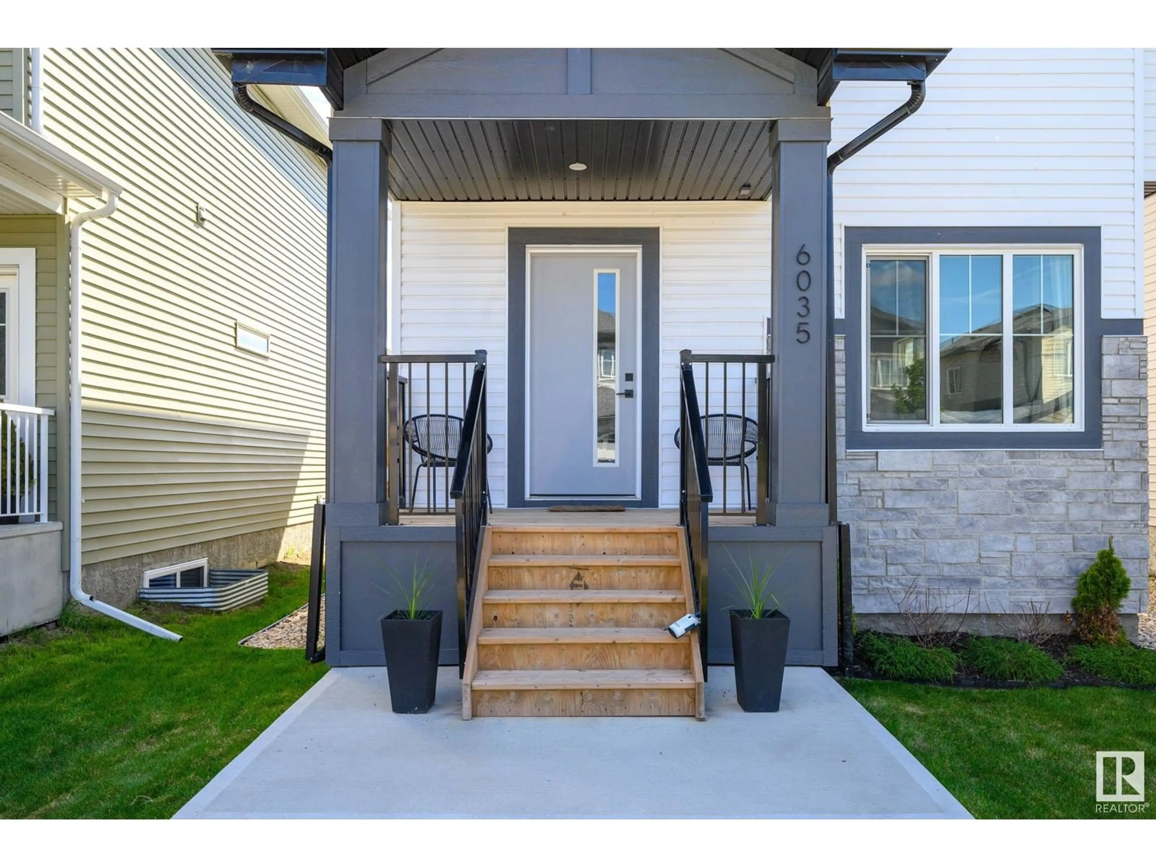 Indoor entryway for NW - 6035 180 AV, Edmonton Alberta T5Y3W9