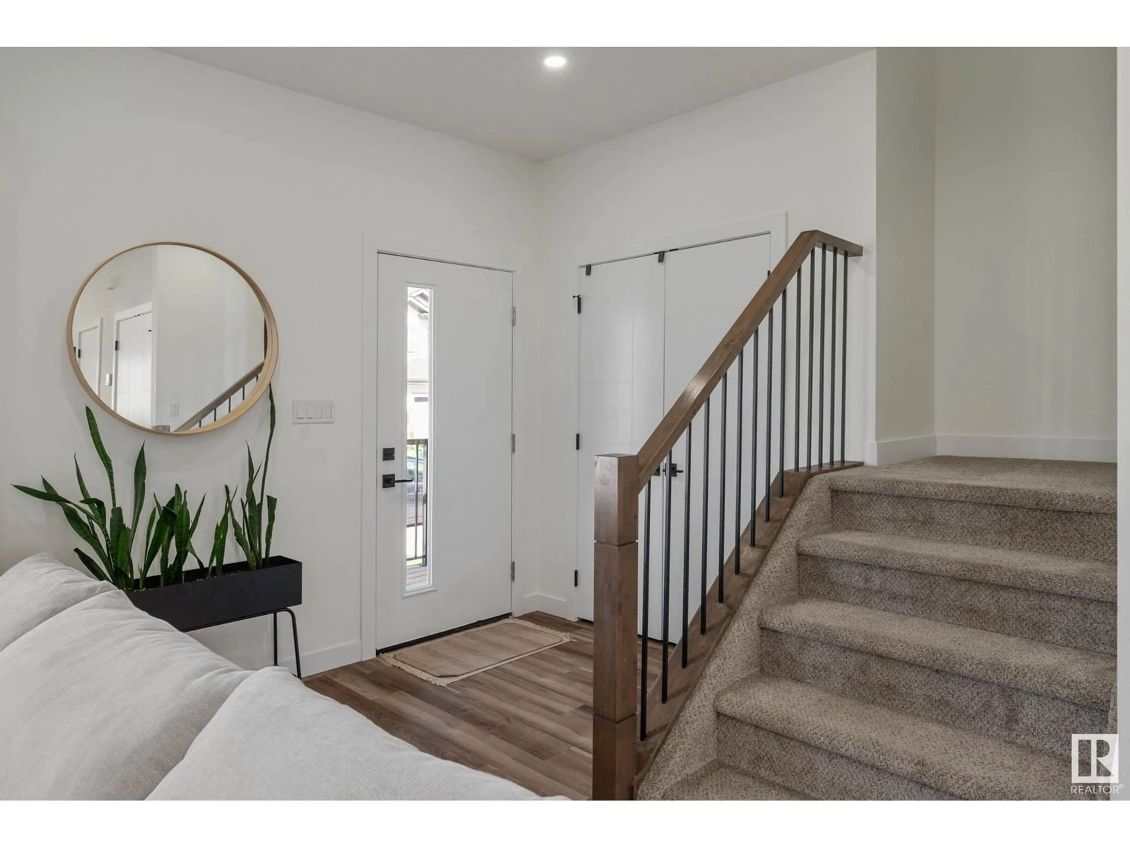 Indoor entryway for NW - 6035 180 AV, Edmonton Alberta T5Y3W9
