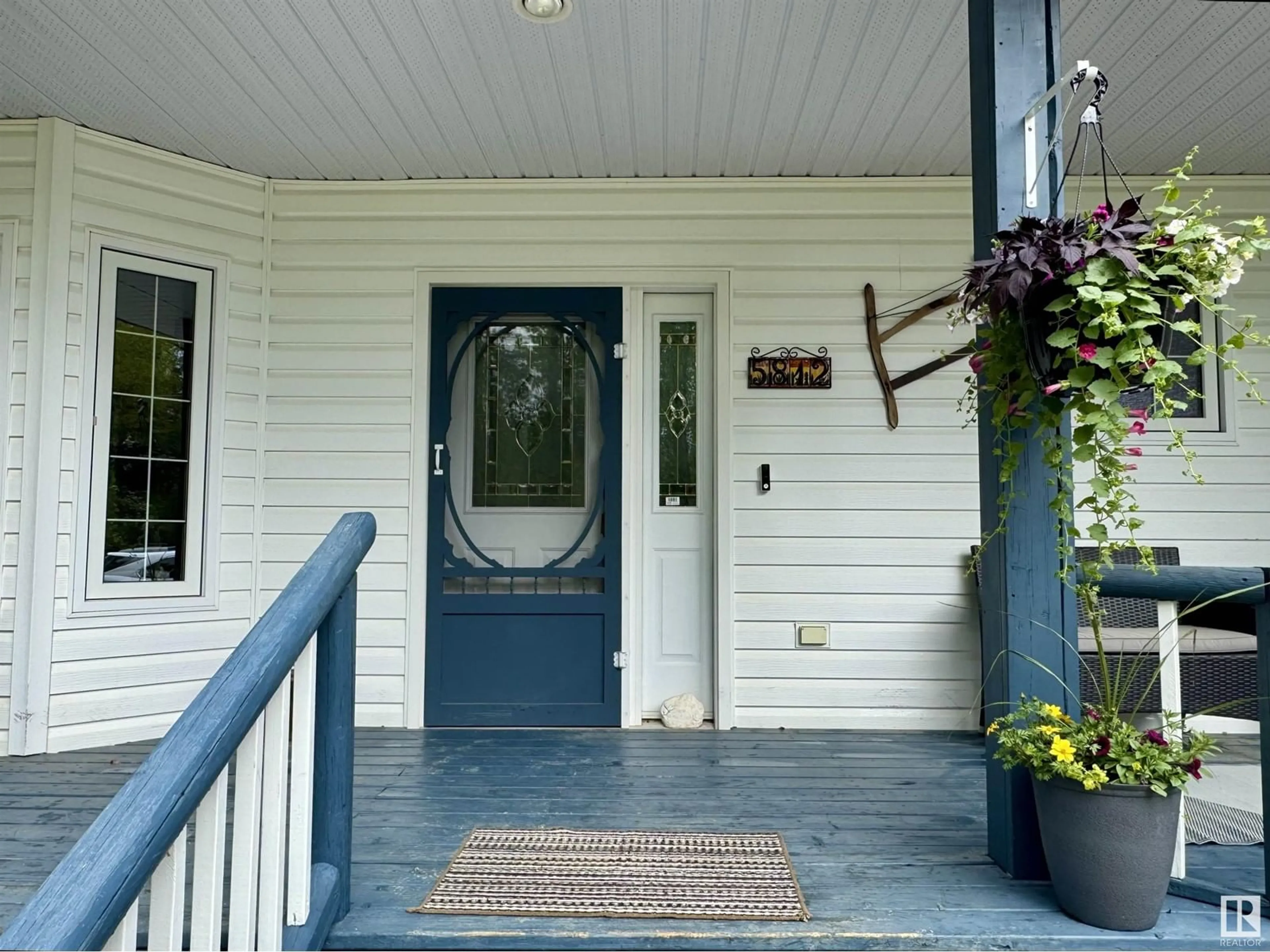 Indoor entryway for 5812 MITCHELL DR, Drayton Valley Alberta T7A1V1