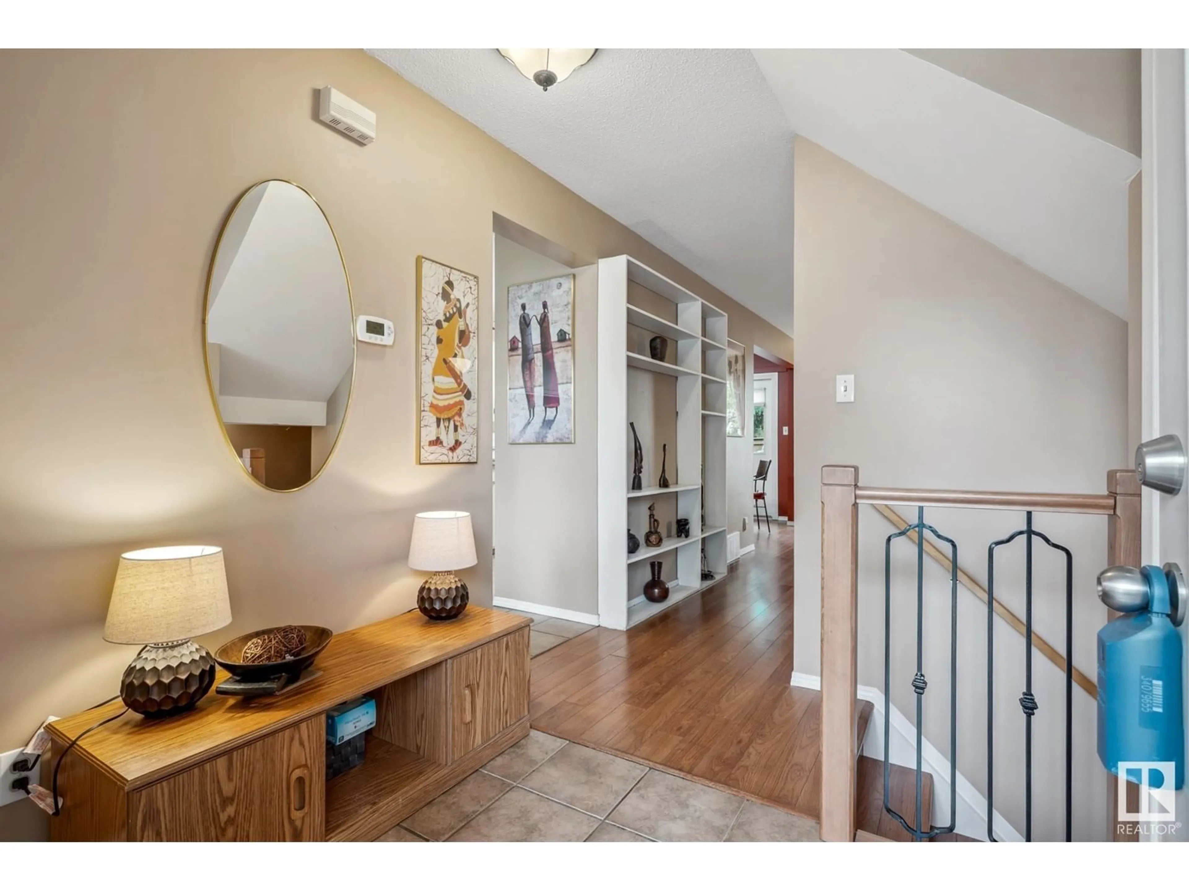 Indoor entryway for 77 GREAT OA, Sherwood Park Alberta T8A2X1