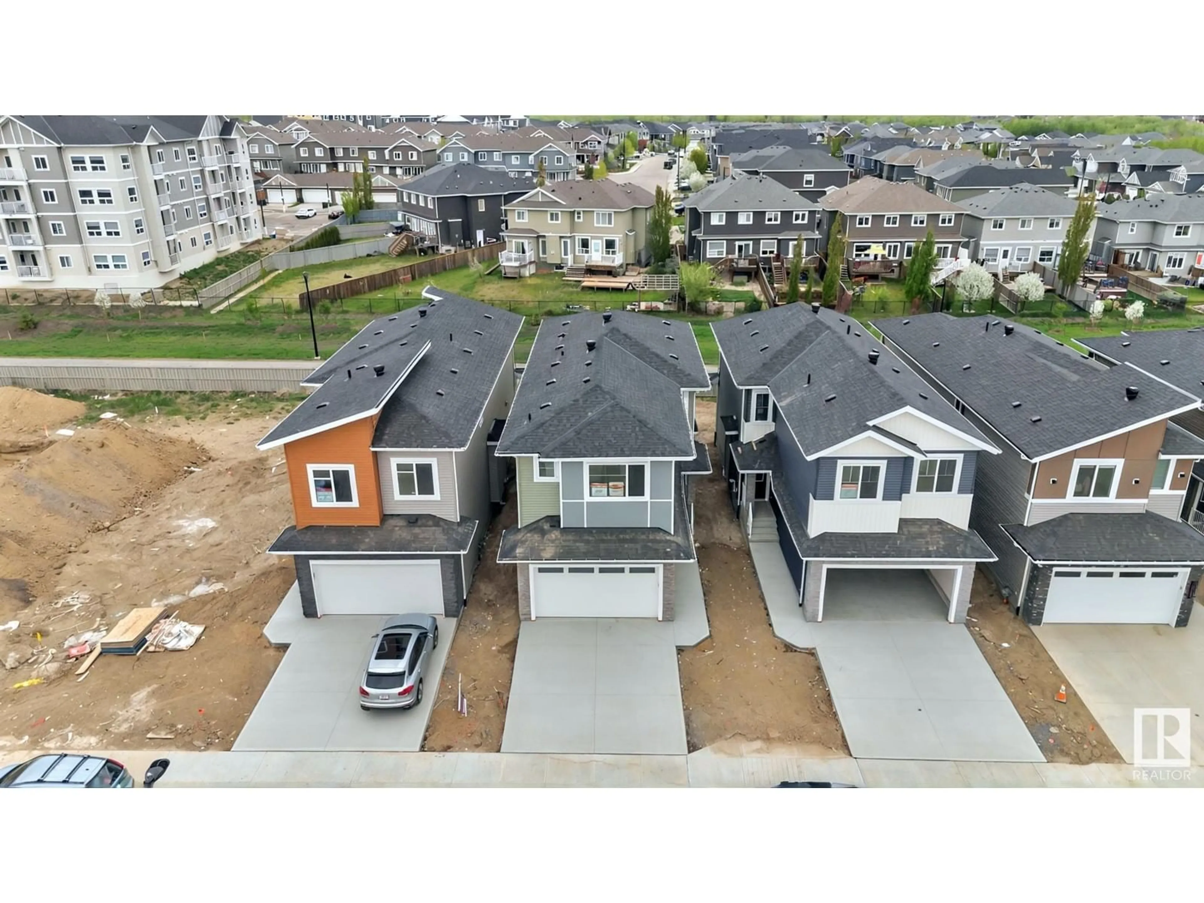 A pic from outside/outdoor area/front of a property/back of a property/a pic from drone, street for 3162 MAGPIE WY, Edmonton Alberta T5S0V4