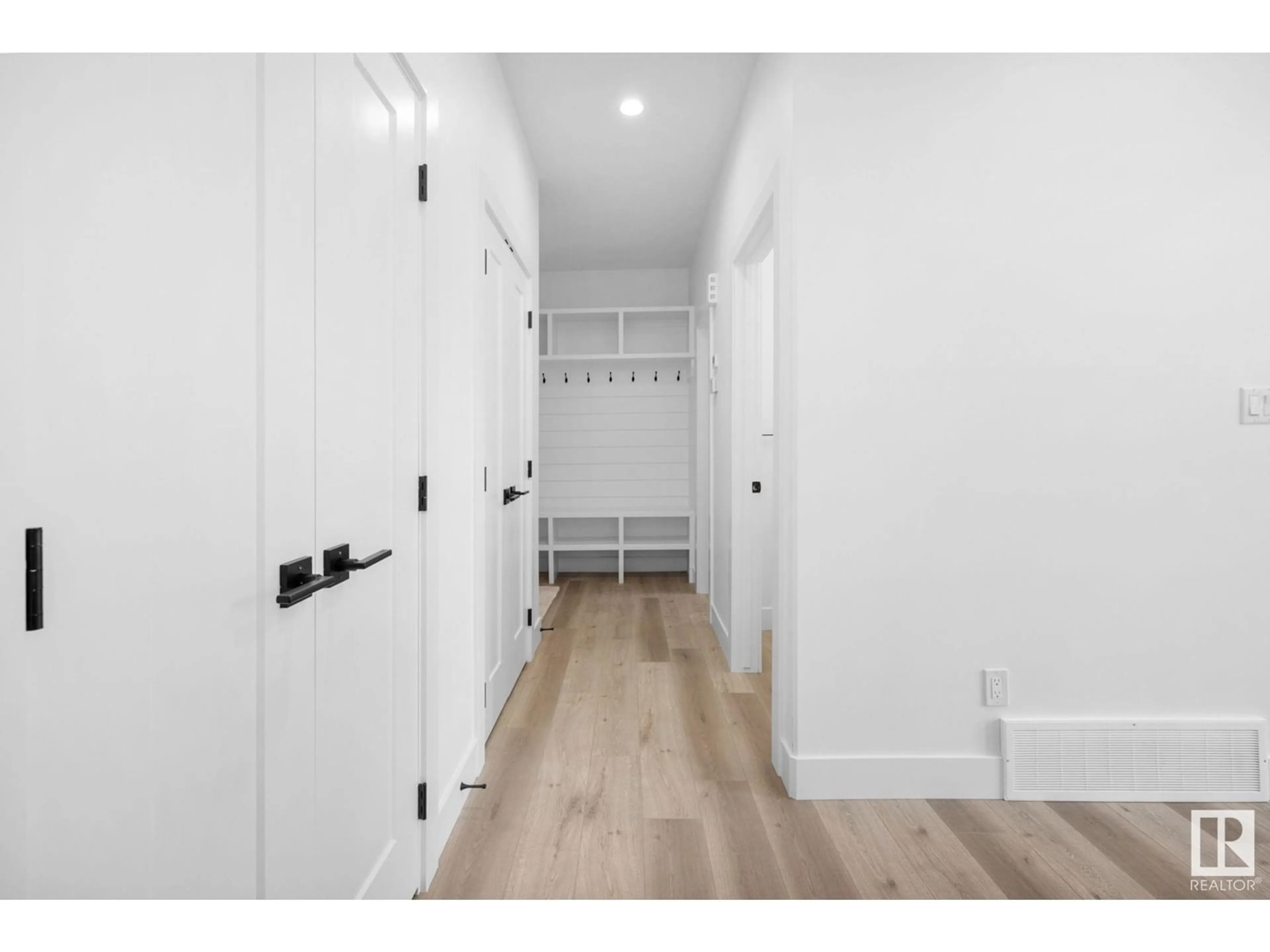 Indoor entryway for 177 CALEDON CR, Spruce Grove Alberta T7X4E3