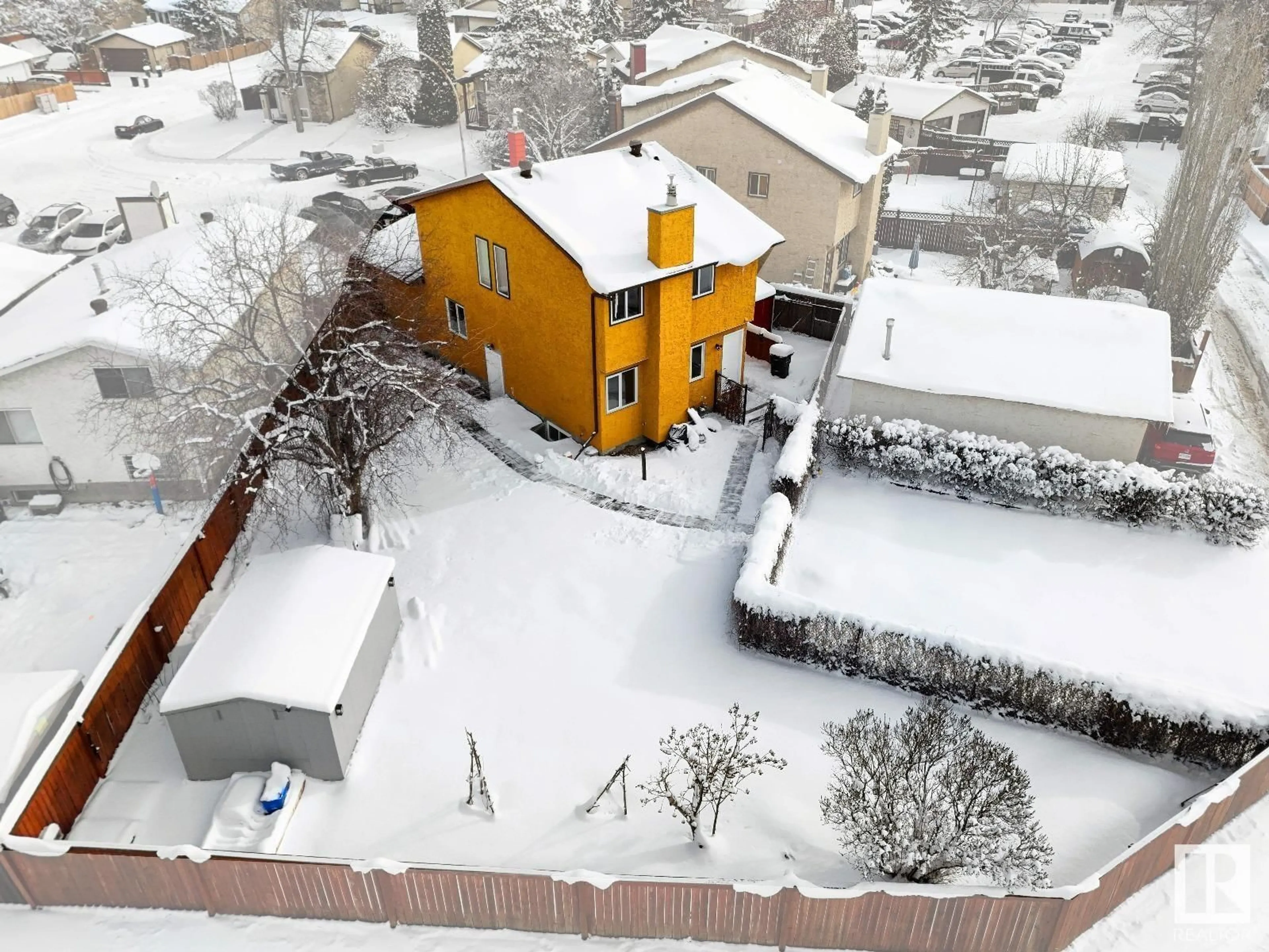 A pic from outside/outdoor area/front of a property/back of a property/a pic from drone, building for 4306 37 ST, Edmonton Alberta T6L4J7