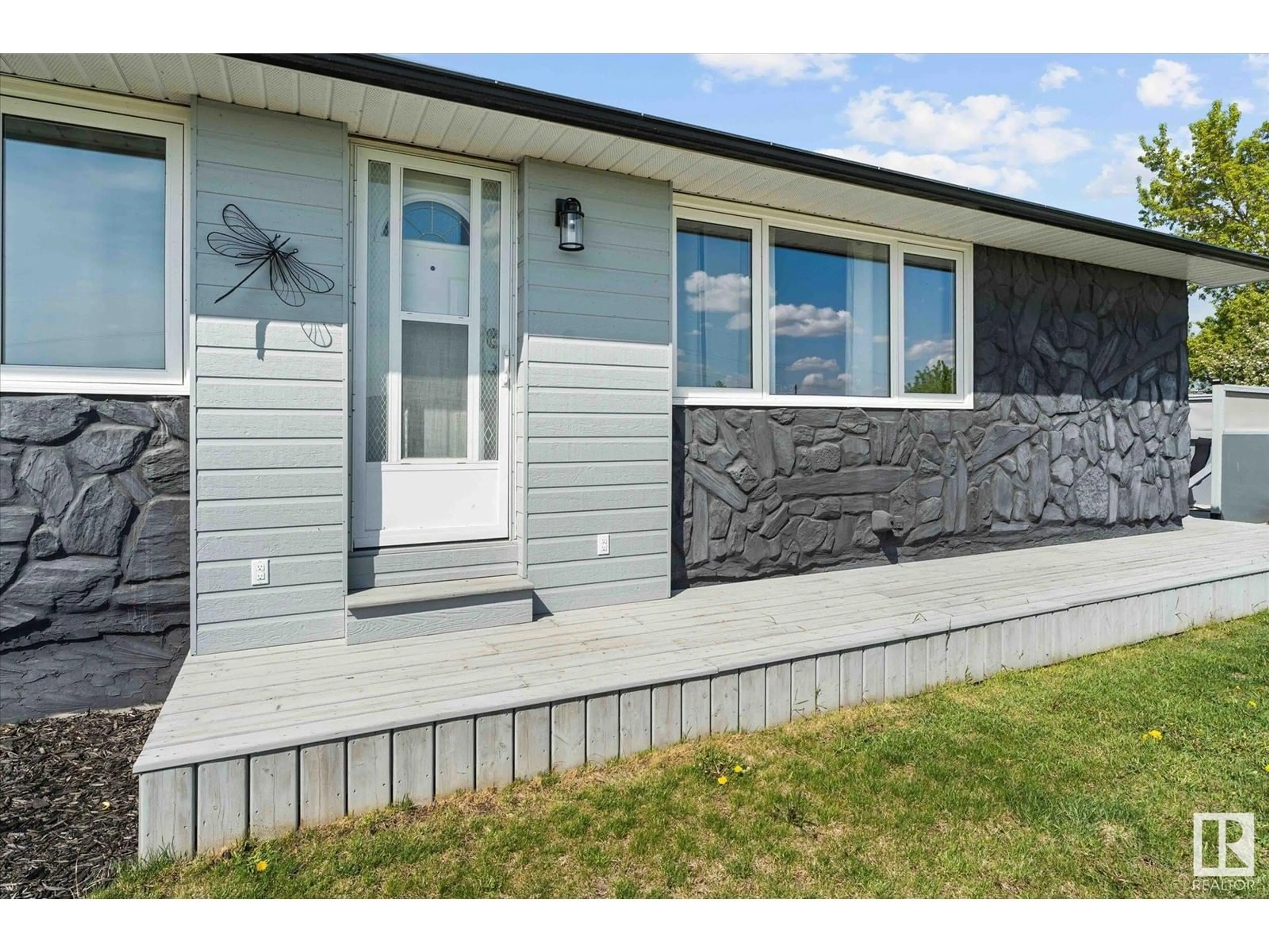 Home with vinyl exterior material, street for 5230 51 AV, Wabamun Alberta T0E0K0