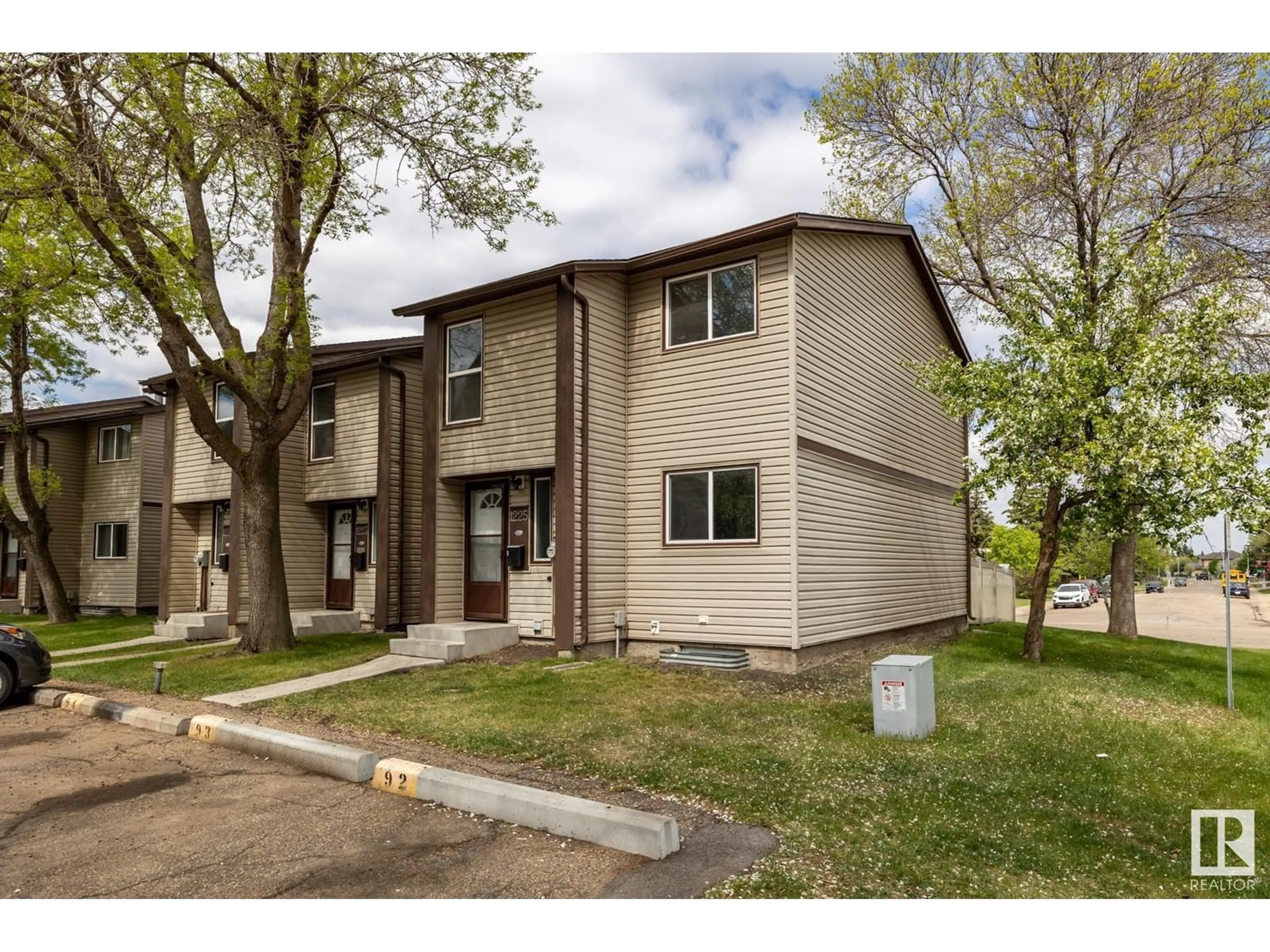 Home with vinyl exterior material, street for 1225 HOOKE RD, Edmonton Alberta T5A4A5