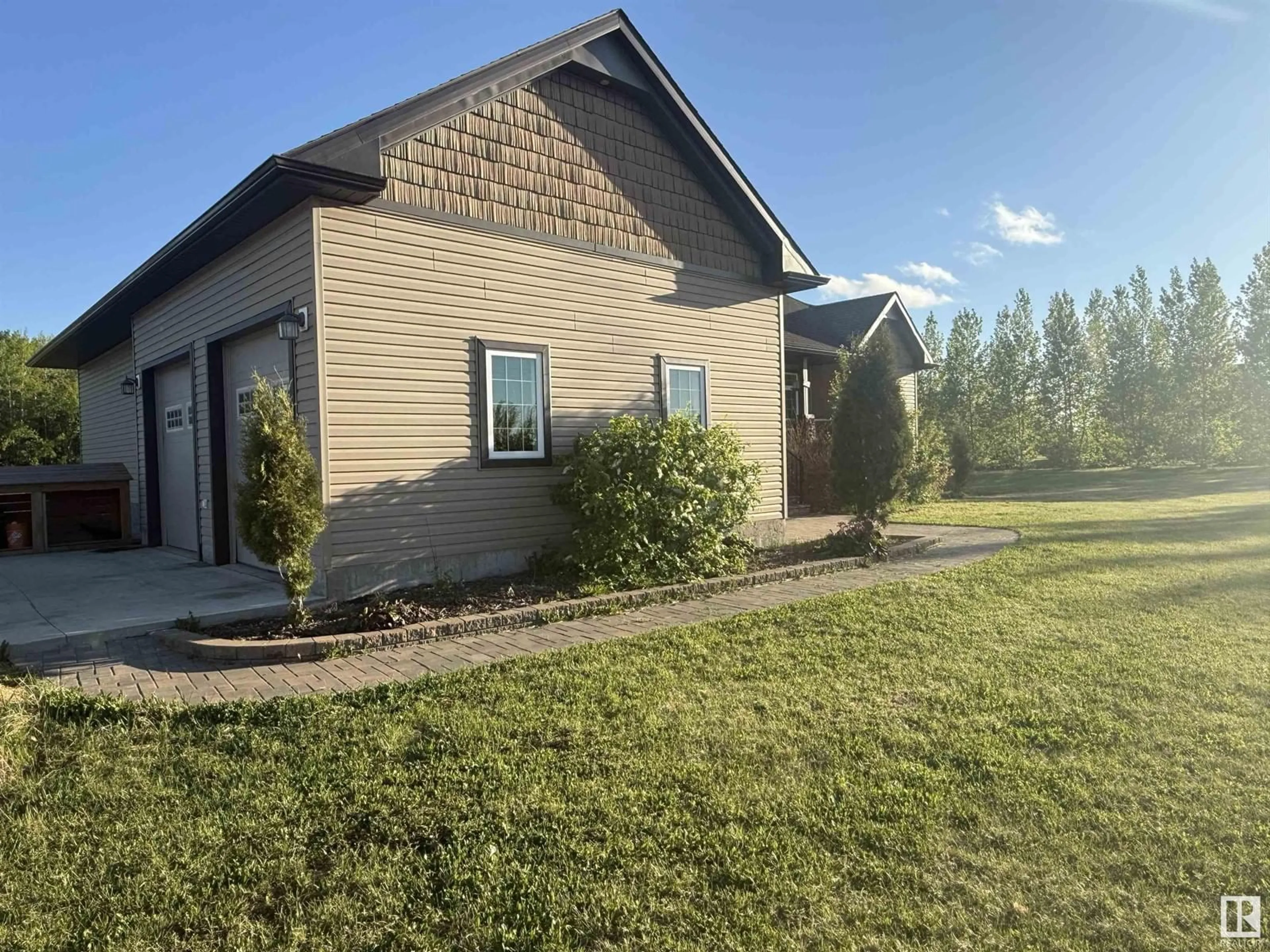 Home with vinyl exterior material, unknown for 60120 RR 265, Rural Westlock County Alberta T7P2P4