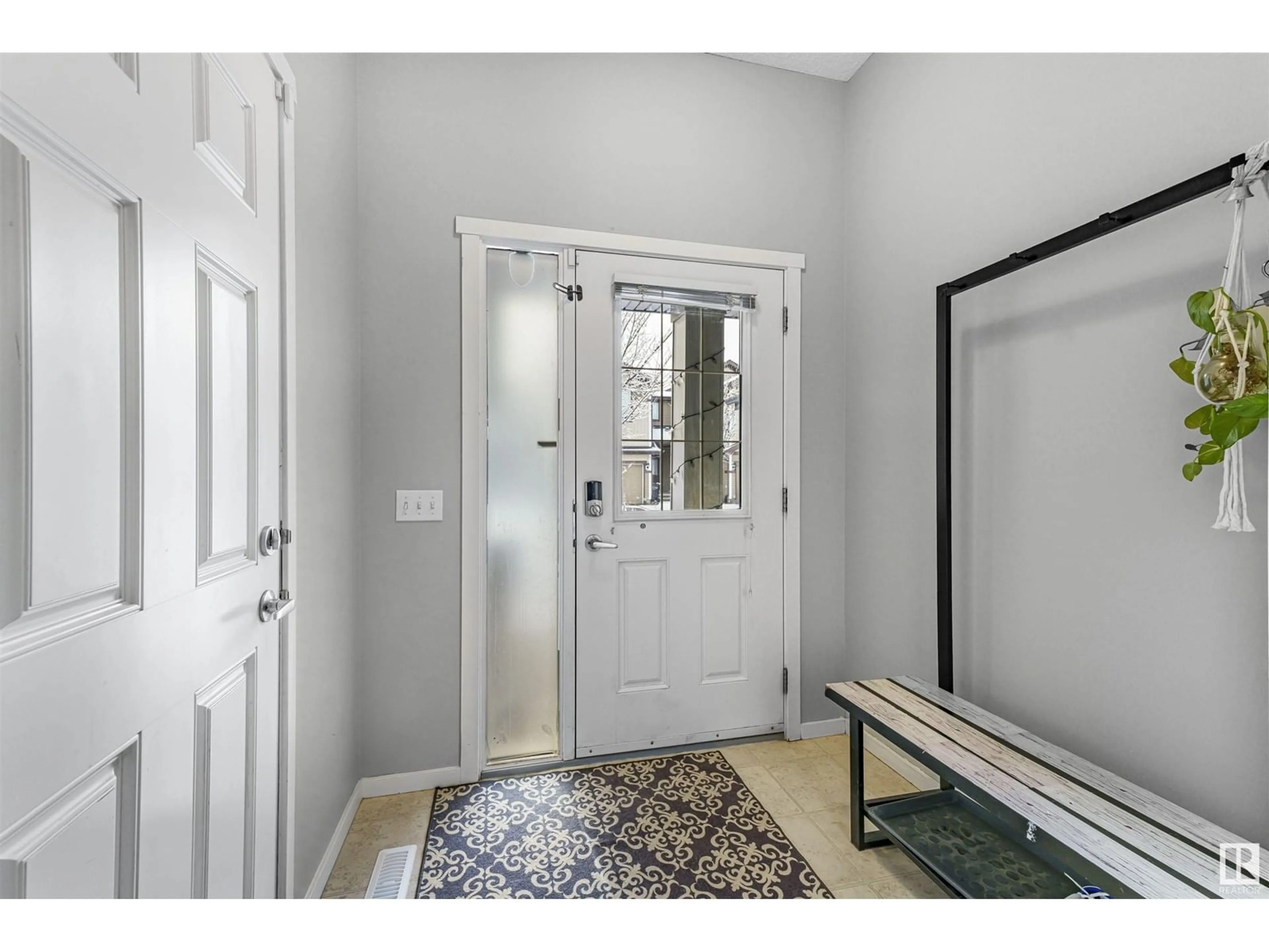 Indoor entryway for 8209 - 54 217 ST, Edmonton Alberta T5T6Z4
