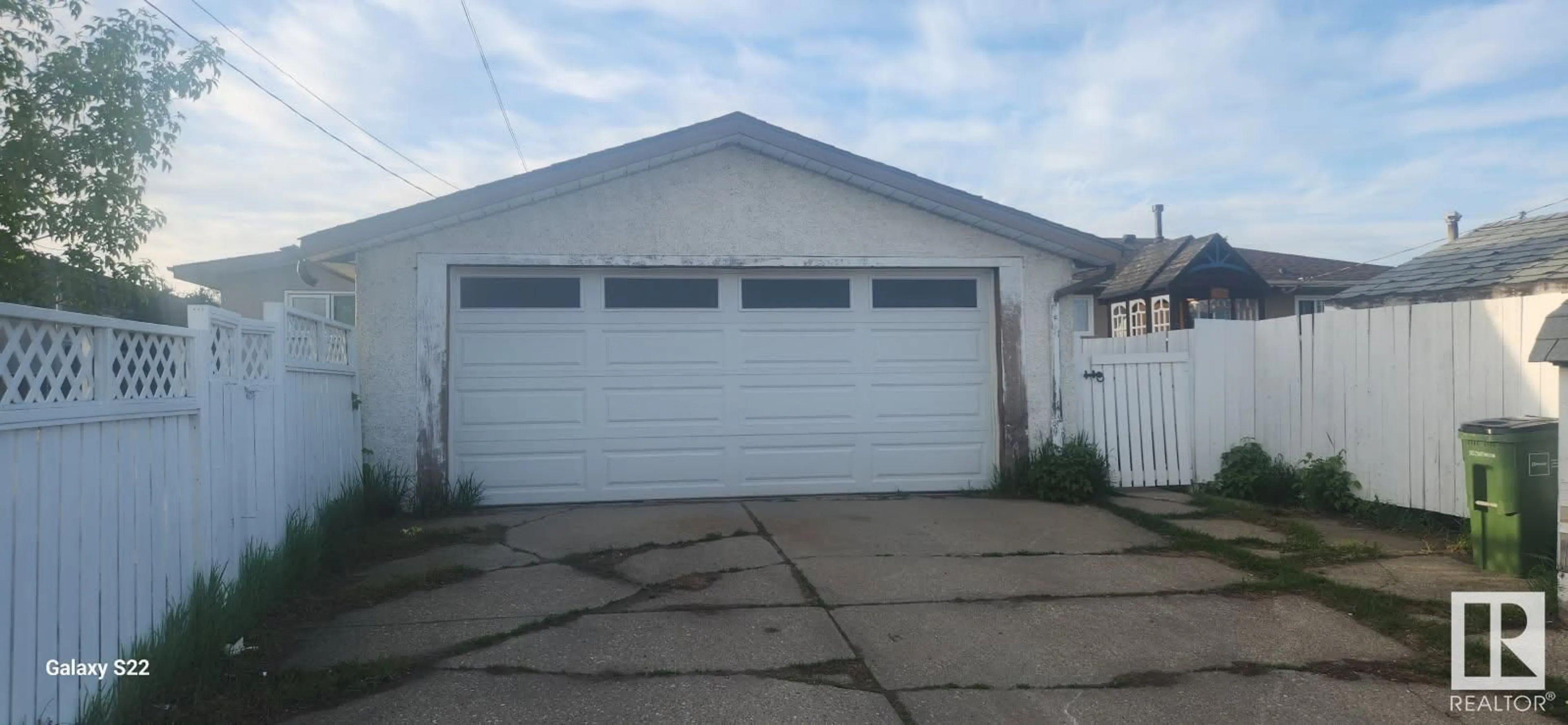 Indoor garage for 7303 130 AV, Edmonton Alberta T5C1Y1