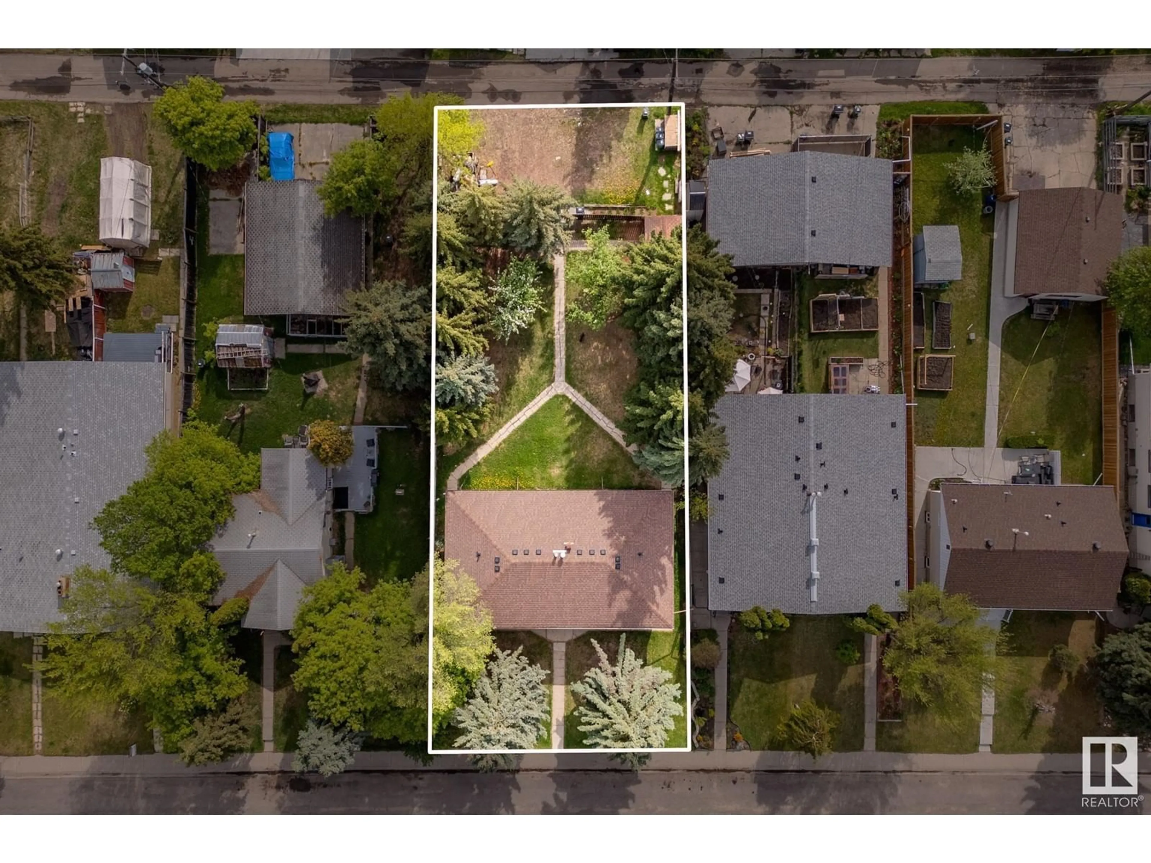A pic from outside/outdoor area/front of a property/back of a property/a pic from drone, street for NW - 8741 152 ST, Edmonton Alberta T5R1L9