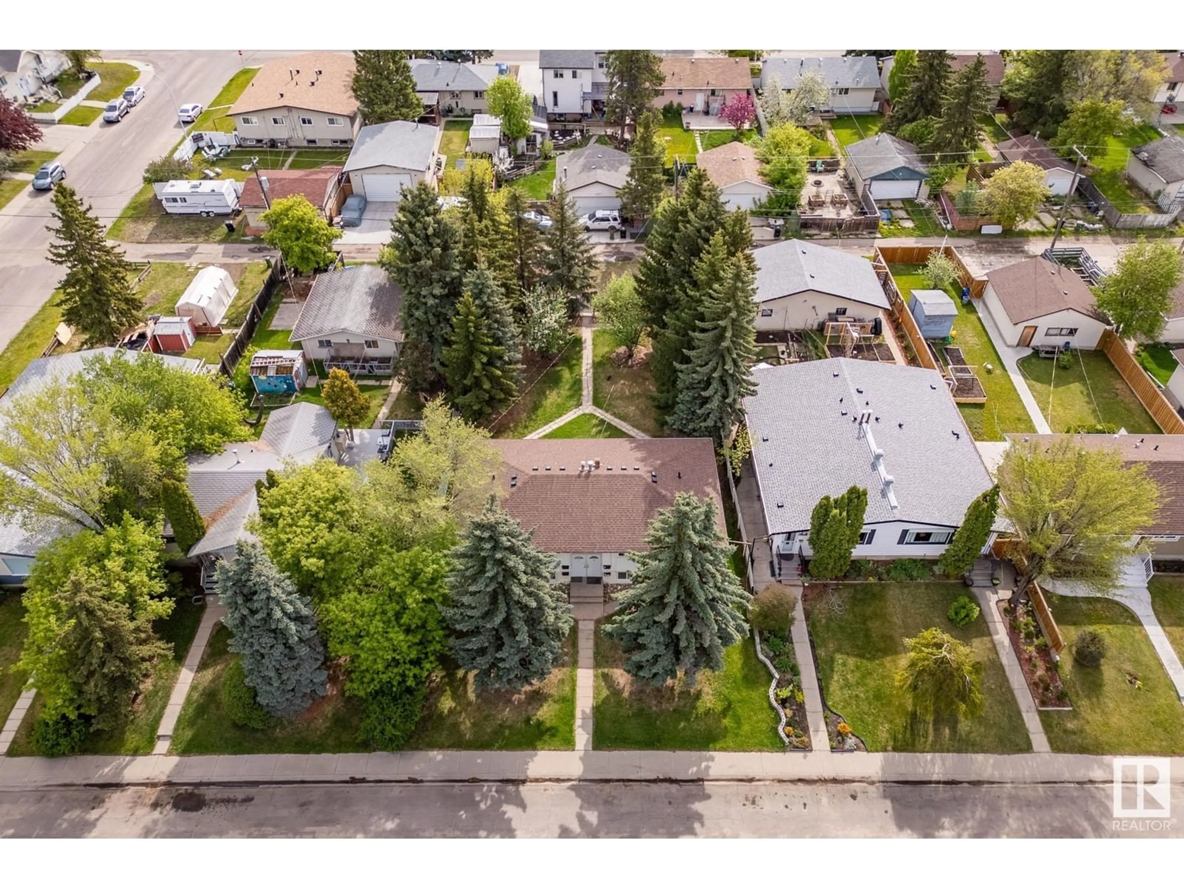 A pic from outside/outdoor area/front of a property/back of a property/a pic from drone, street for NW - 8741 152 ST, Edmonton Alberta T5R1L9