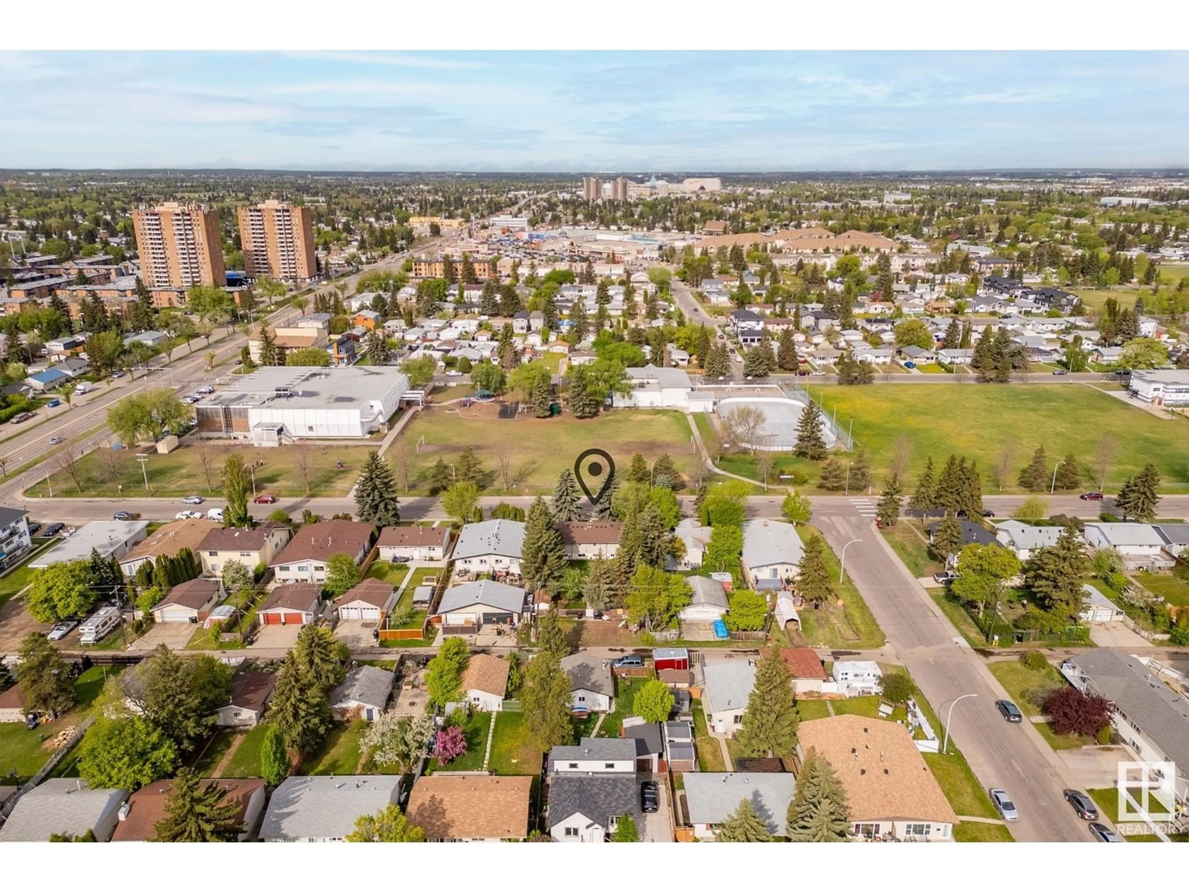 A pic from outside/outdoor area/front of a property/back of a property/a pic from drone, street for NW - 8741 152 ST, Edmonton Alberta T5R1L9