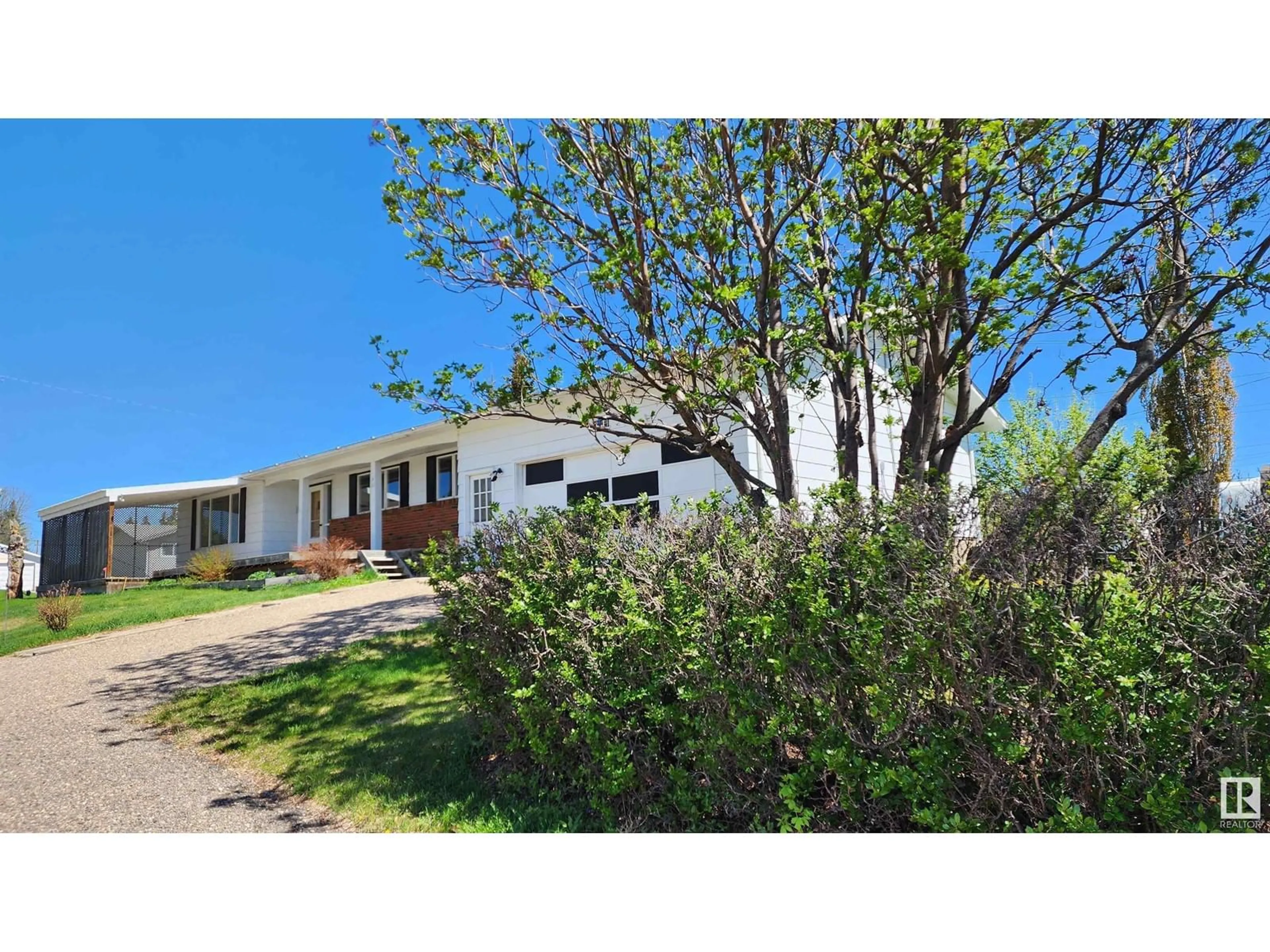 A pic from outside/outdoor area/front of a property/back of a property/a pic from drone, street for 5413 50 ST, Elk Point Alberta T0A1A0
