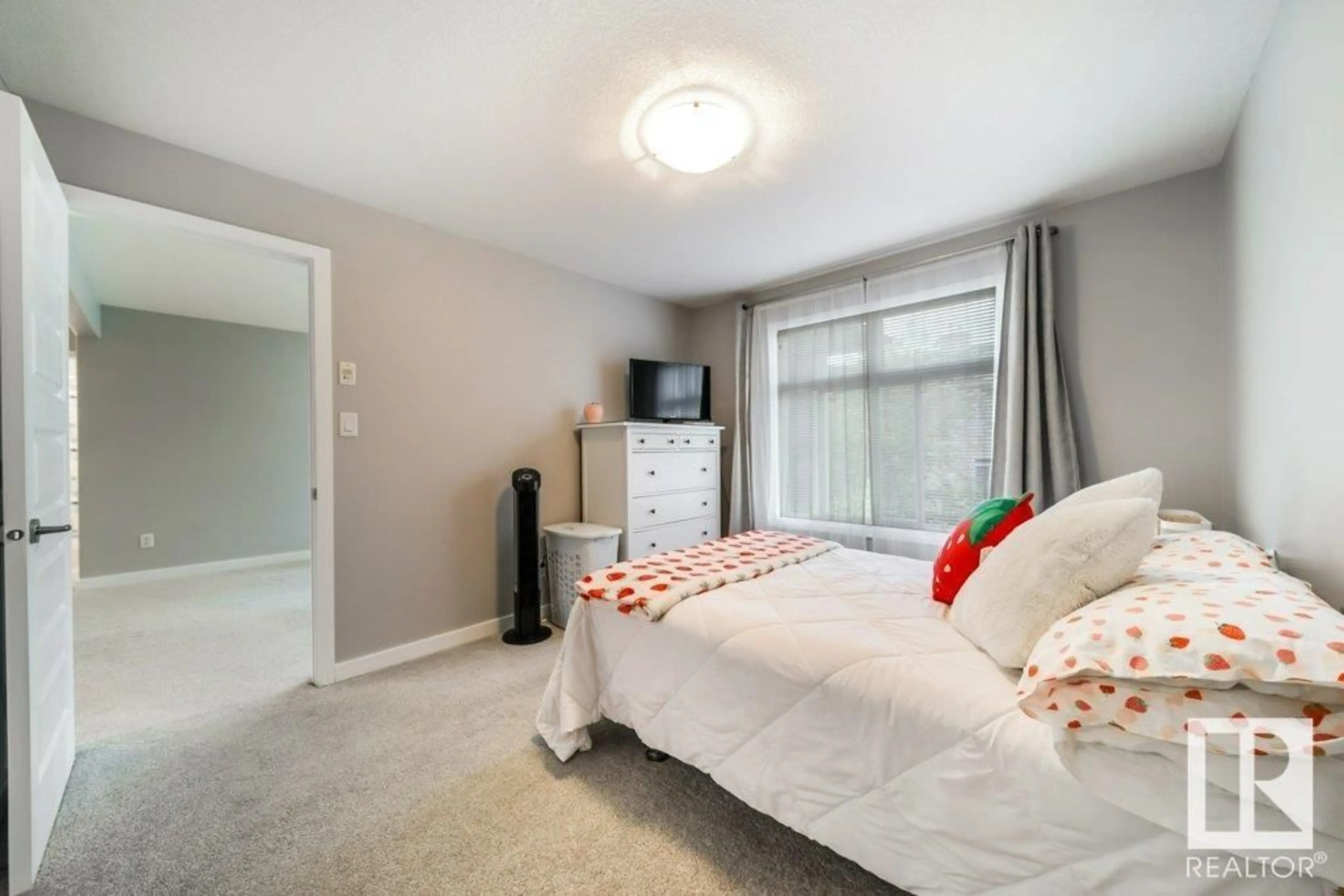 A pic of a room for 11603 SW - 229 ELLERSLIE RD, Edmonton Alberta T6W0J3