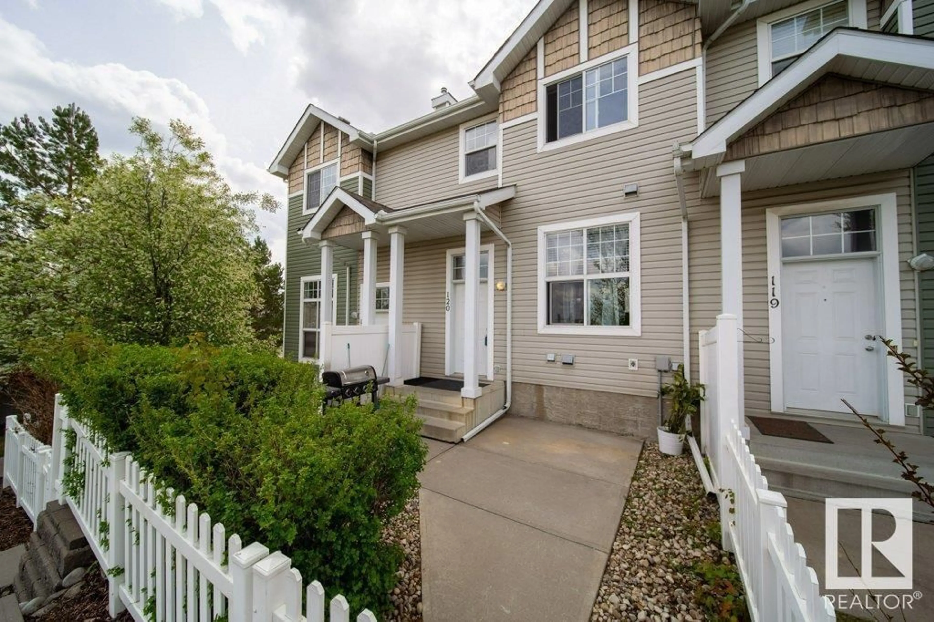 Home with vinyl exterior material, street for 120 5604 199 ST NW, Edmonton Alberta T6M2Z9
