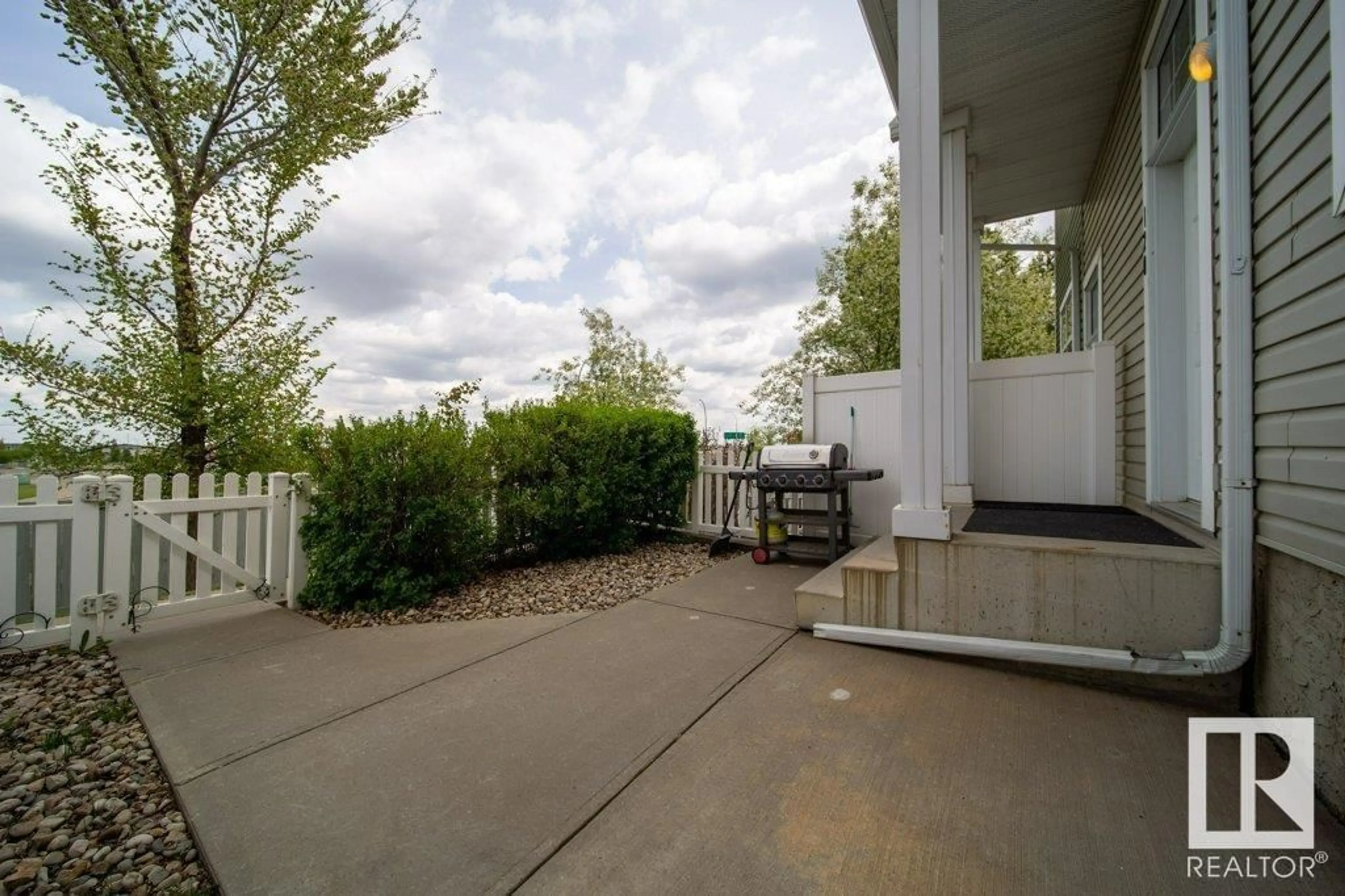 Patio, unknown for 120 5604 199 ST NW, Edmonton Alberta T6M2Z9