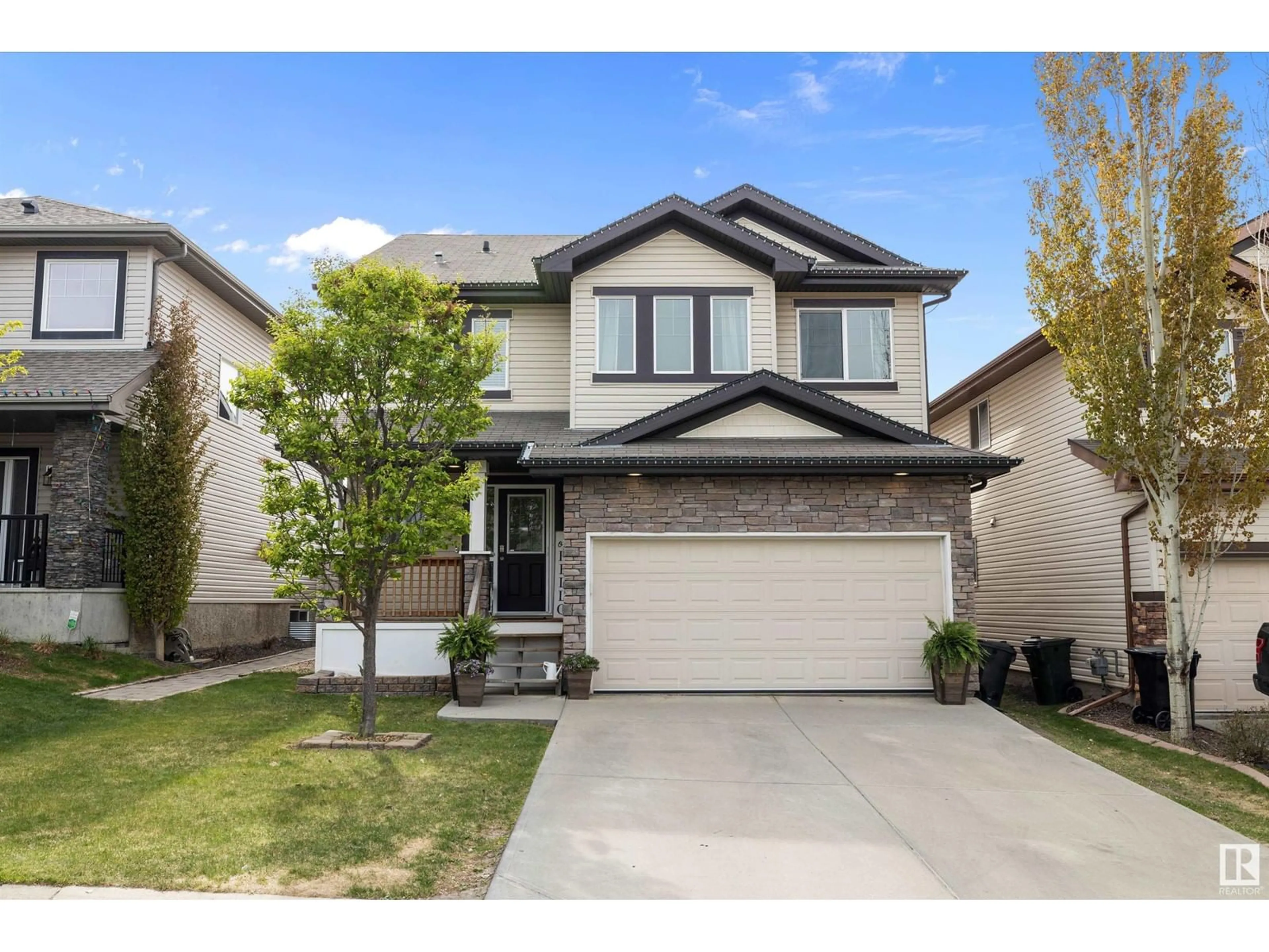 Home with vinyl exterior material, street for 7 VIVIAN WY, Spruce Grove Alberta T7X0B9