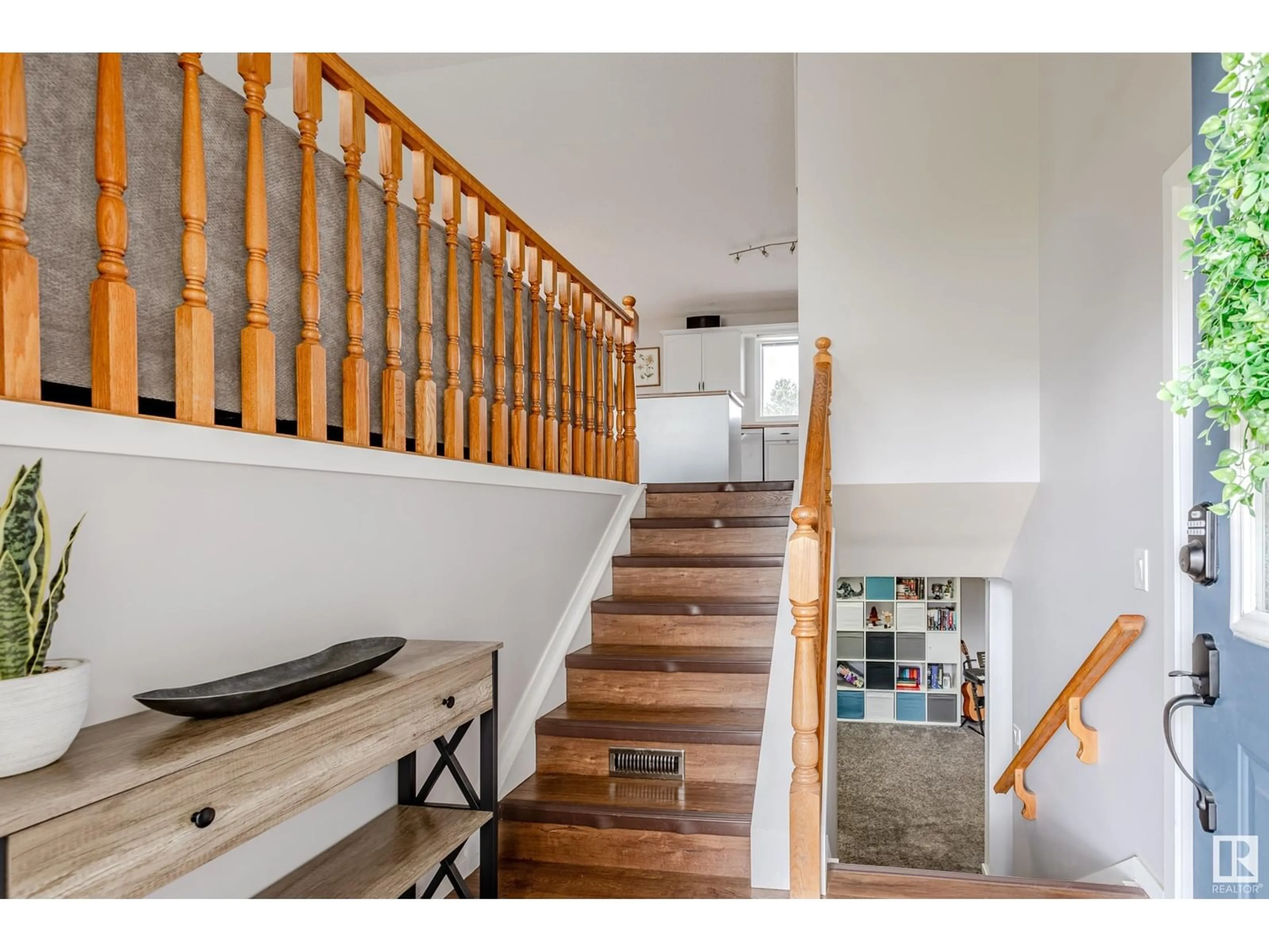 Indoor entryway for 5122 51 ST, Legal Alberta T0G1L0