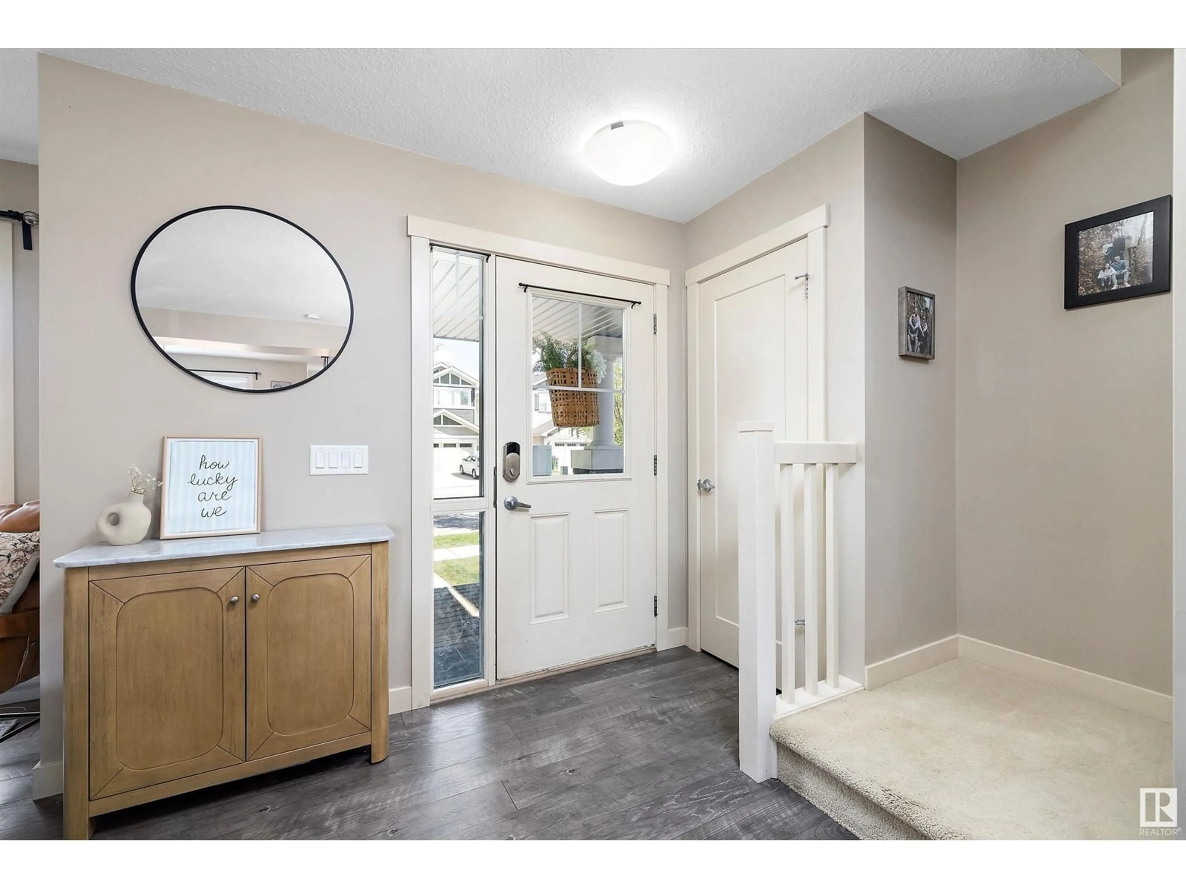 Indoor entryway for 2130 GLENRIDDING WY, Edmonton Alberta T6W2H4