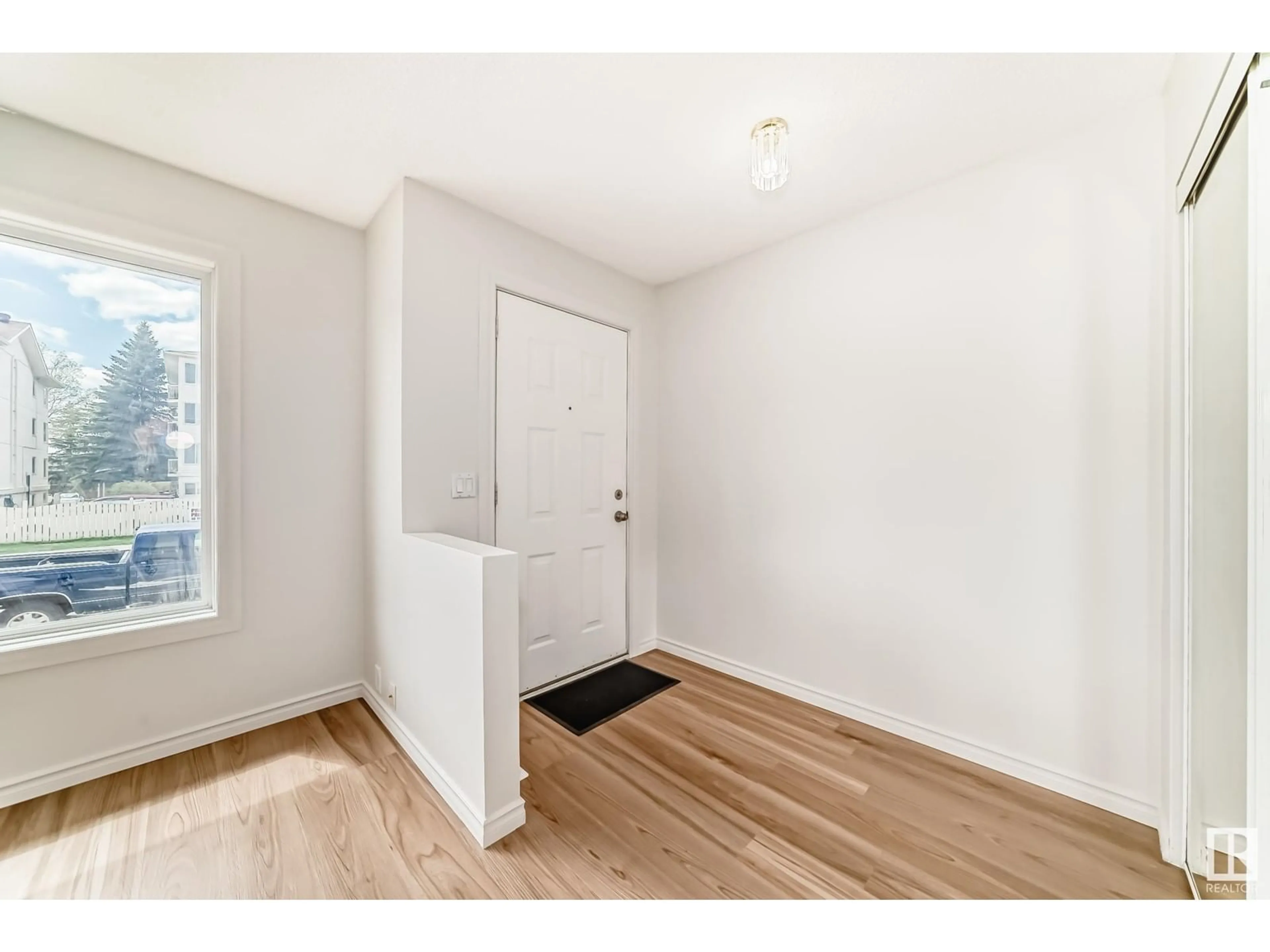 Unknown for 18038 95A AV, Edmonton Alberta T5T2Z6