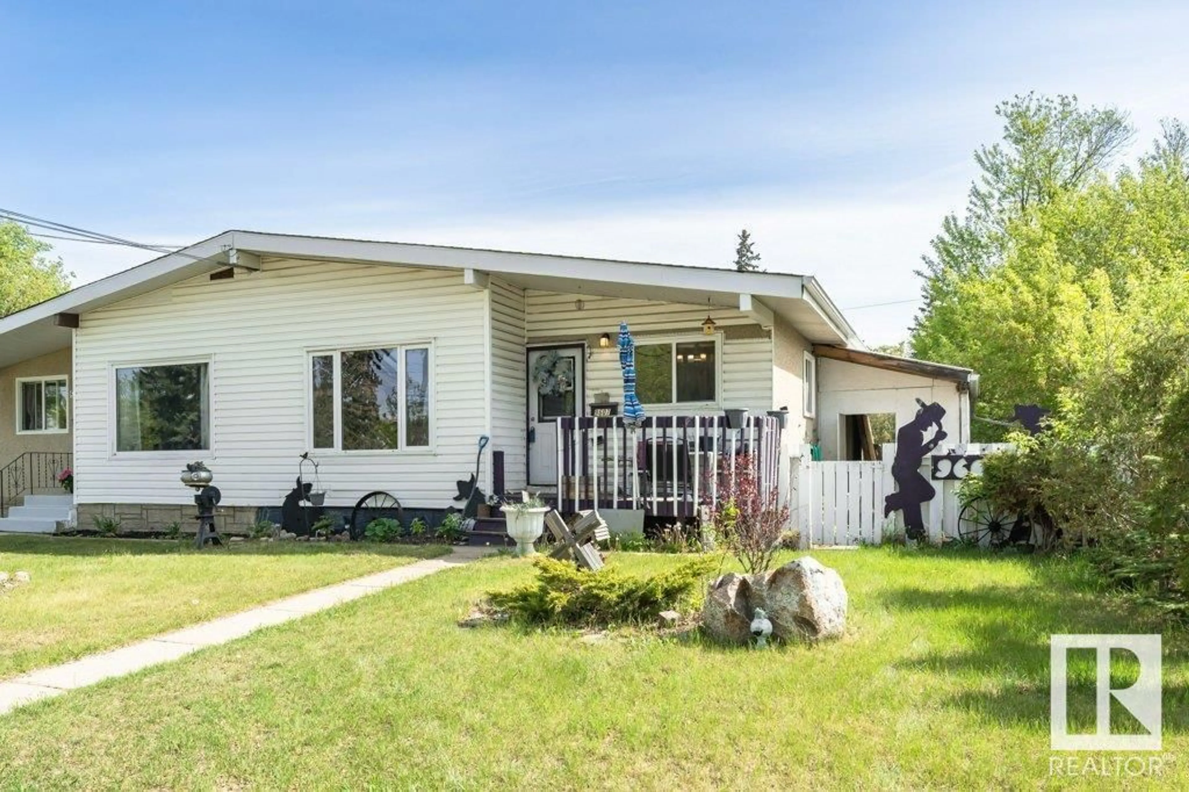 Home with vinyl exterior material, street for 9607 101 ST, Fort Saskatchewan Alberta T8L1T9