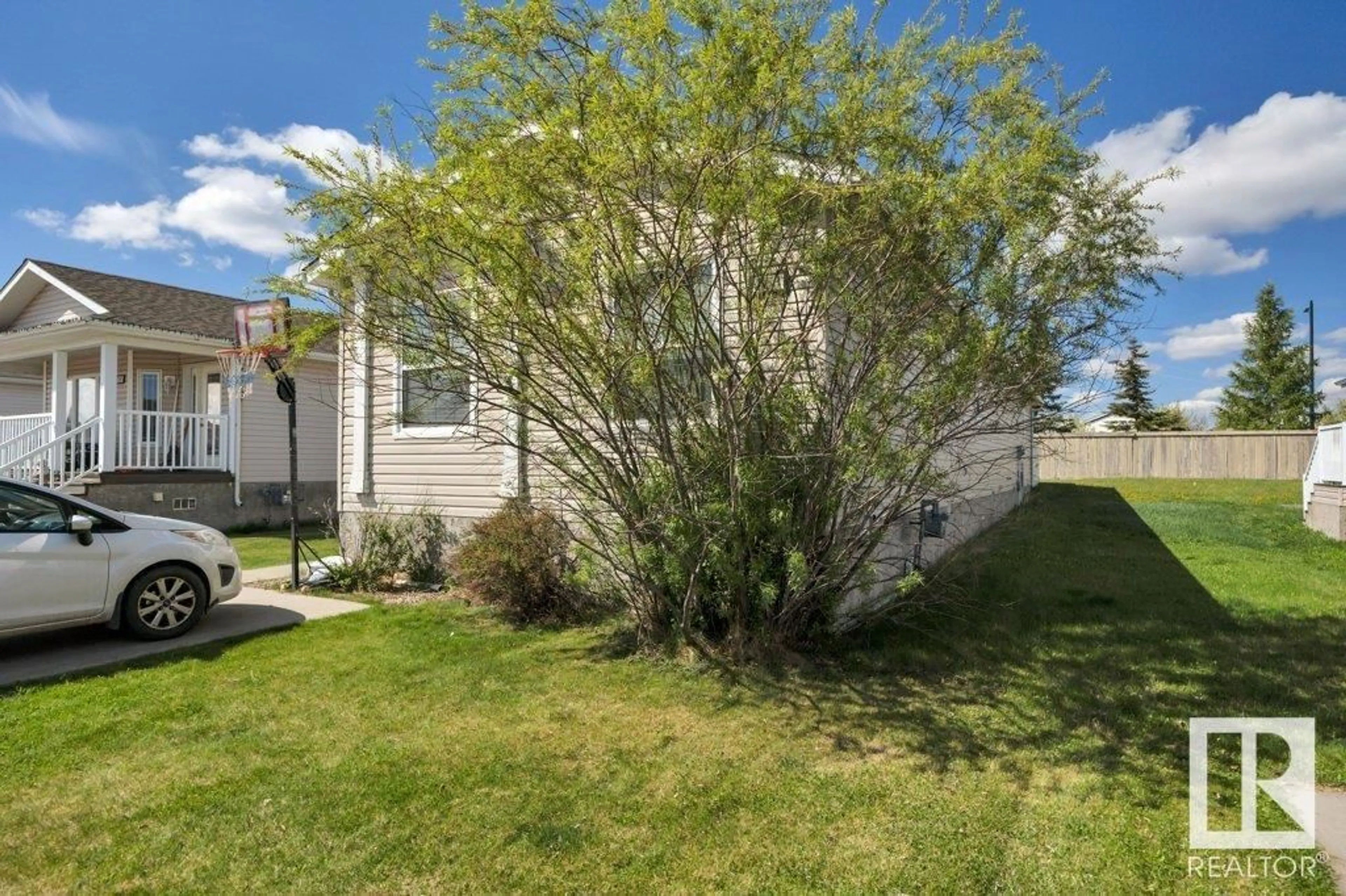 A pic from outside/outdoor area/front of a property/back of a property/a pic from drone, unknown for 1158 ASPEN DR, Leduc Alberta T9E8R2