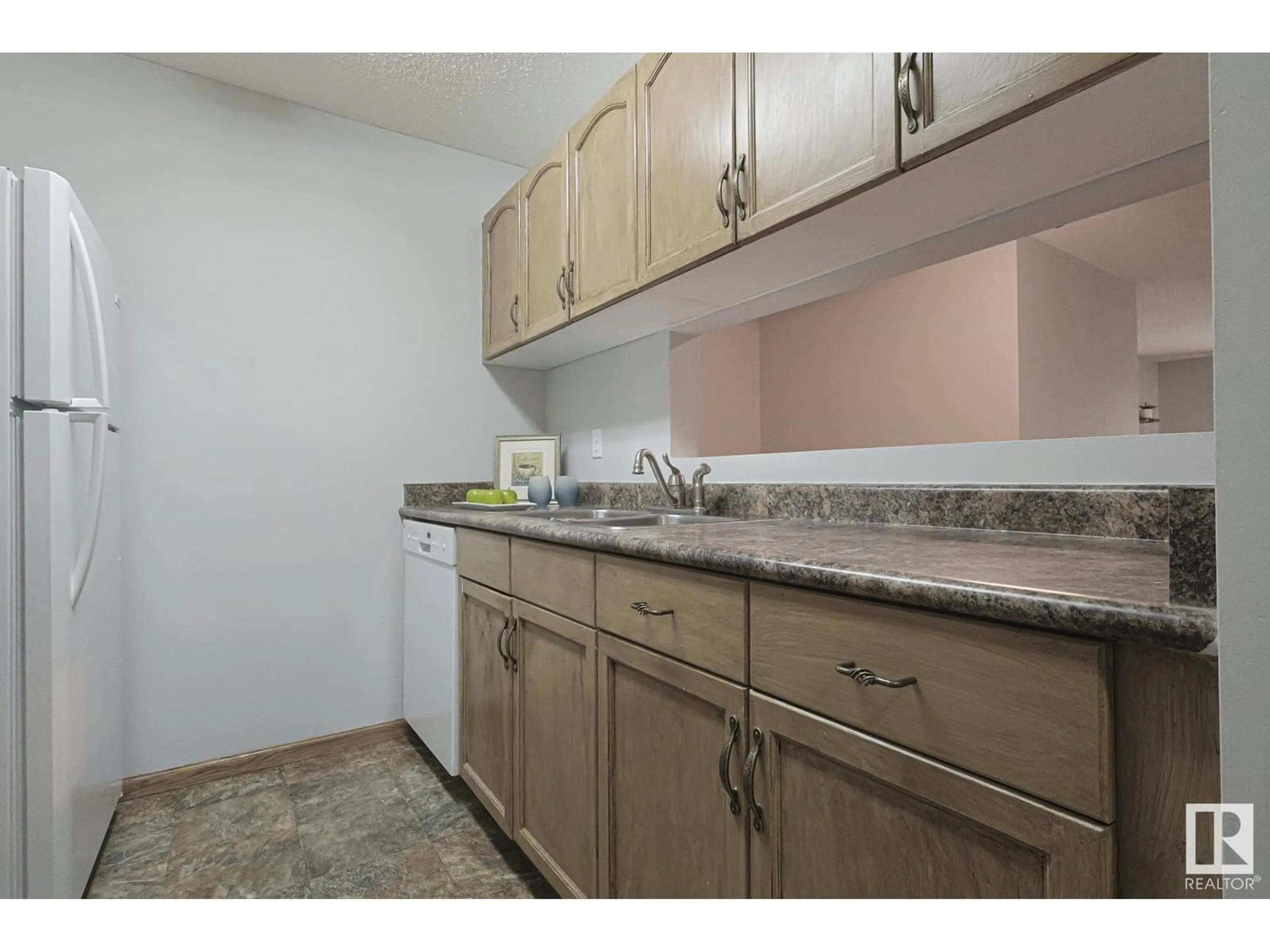 Standard kitchen, unknown for 260 10520 120 ST NW, Edmonton Alberta T5H4L9