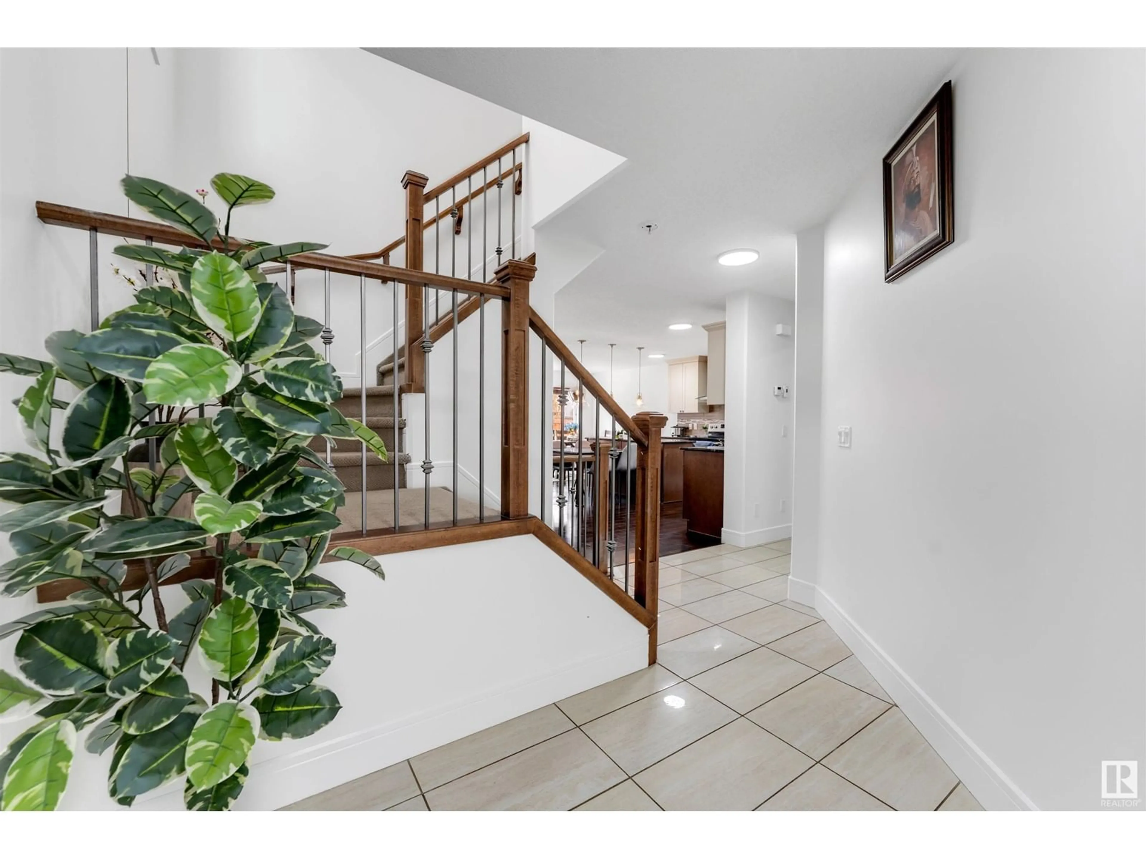 Indoor foyer for 3219 16 AV, Edmonton Alberta T6T0T8