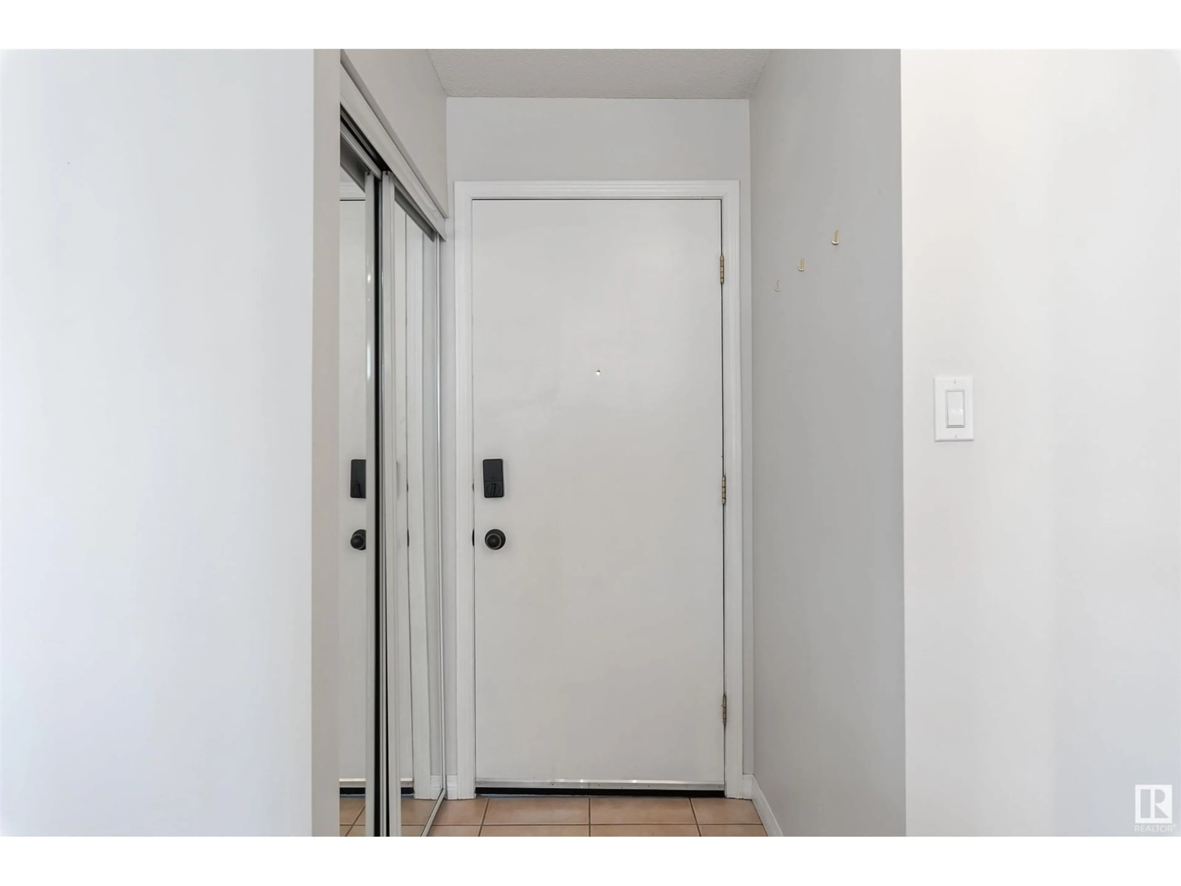 Indoor entryway for 204 - 10230 120 ST NW, Edmonton Alberta T5K2A3