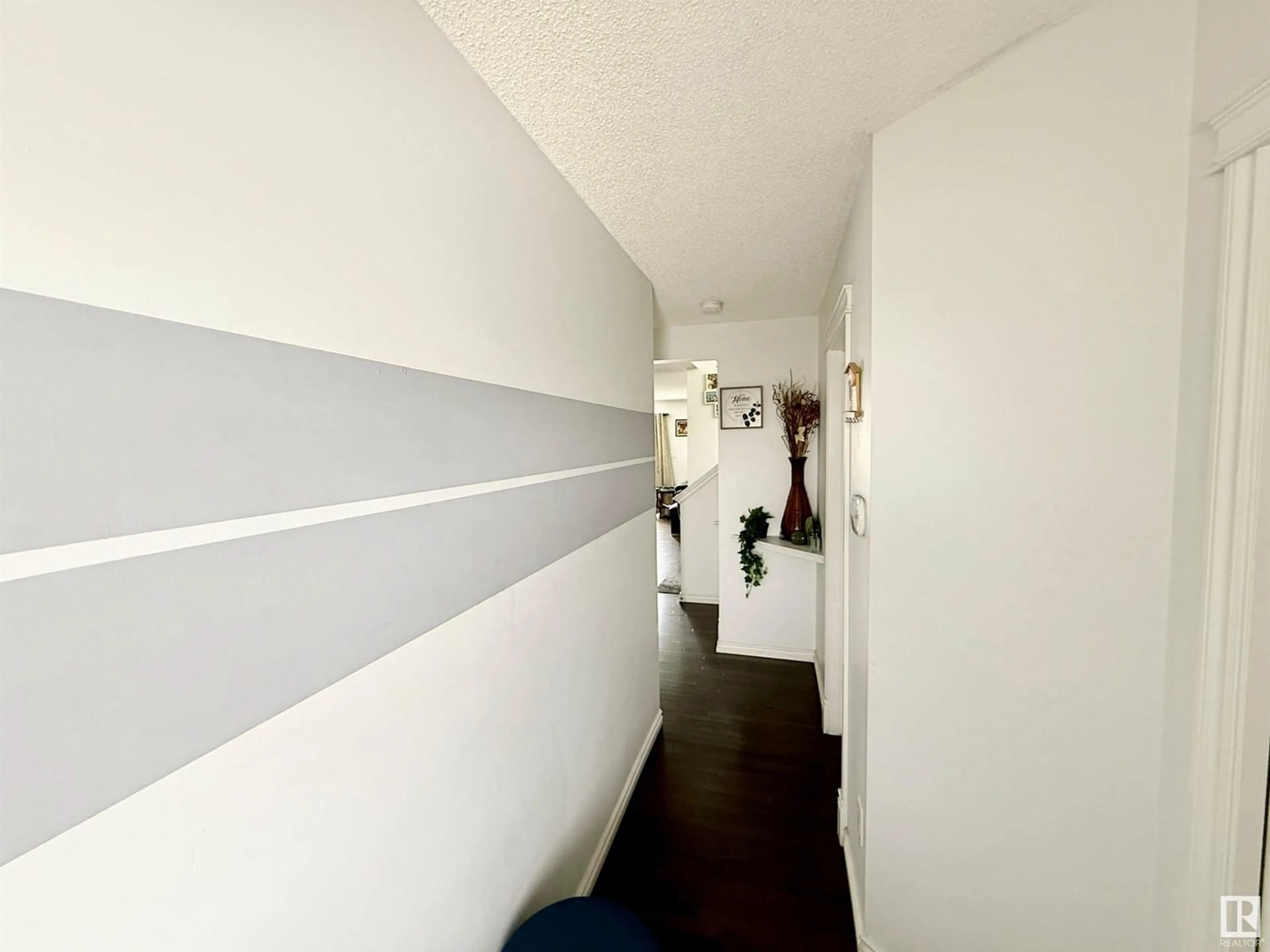 Unknown for 3722 9 ST, Edmonton Alberta T6T0S3