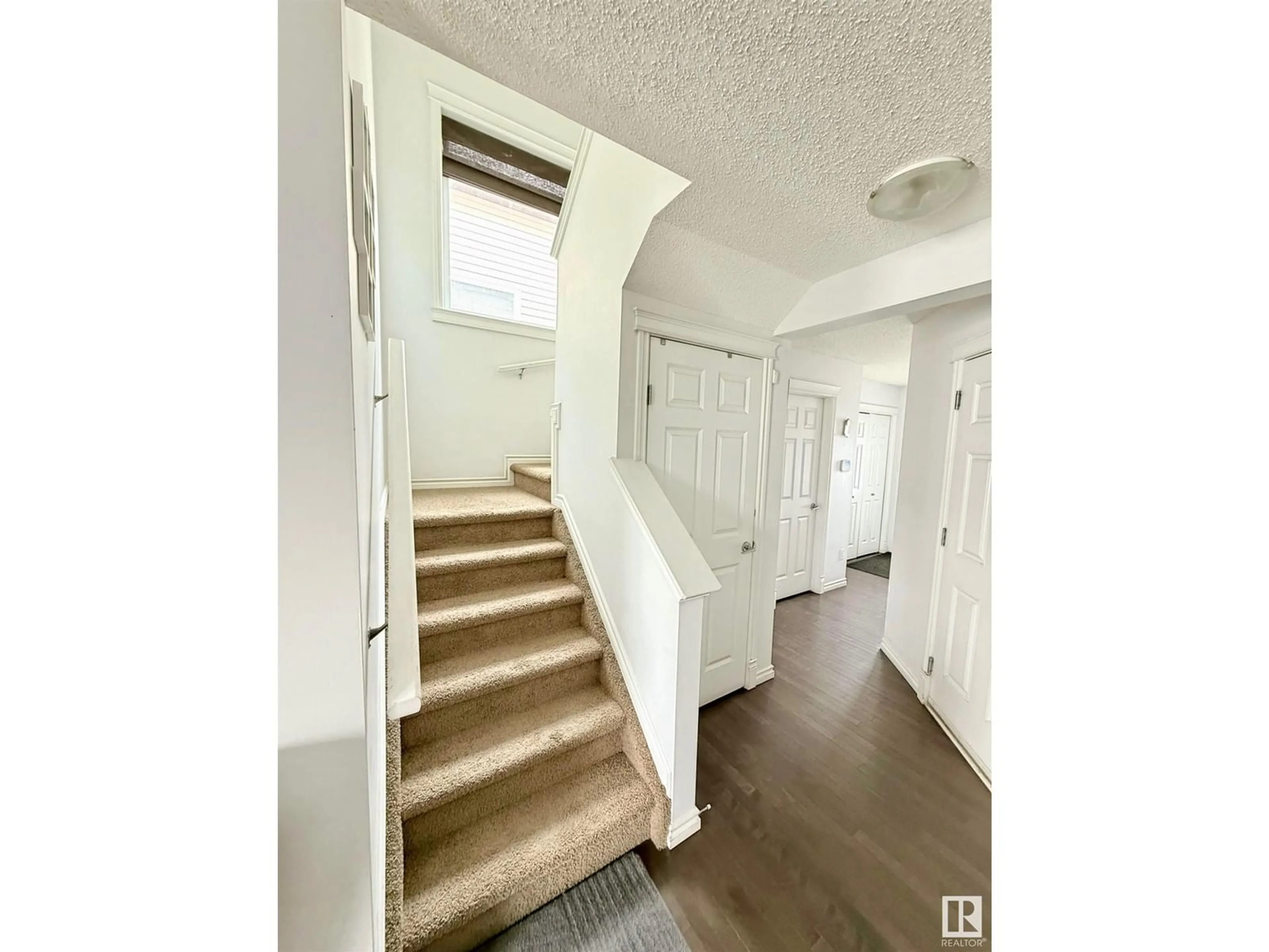 Unknown for 3722 9 ST, Edmonton Alberta T6T0S3