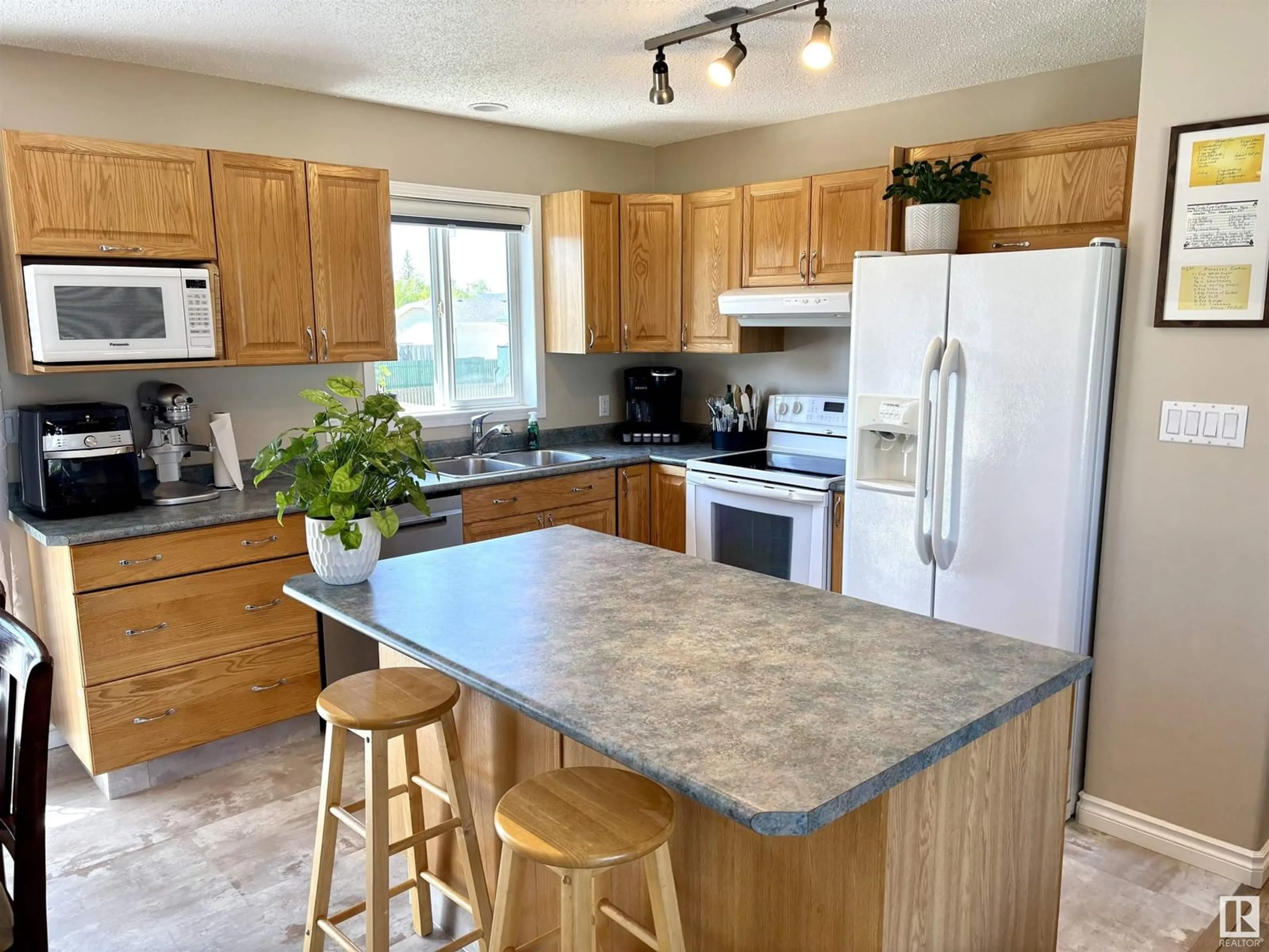 Open concept kitchen, unknown for 4407 52 AV, Cold Lake Alberta T9M1Z7