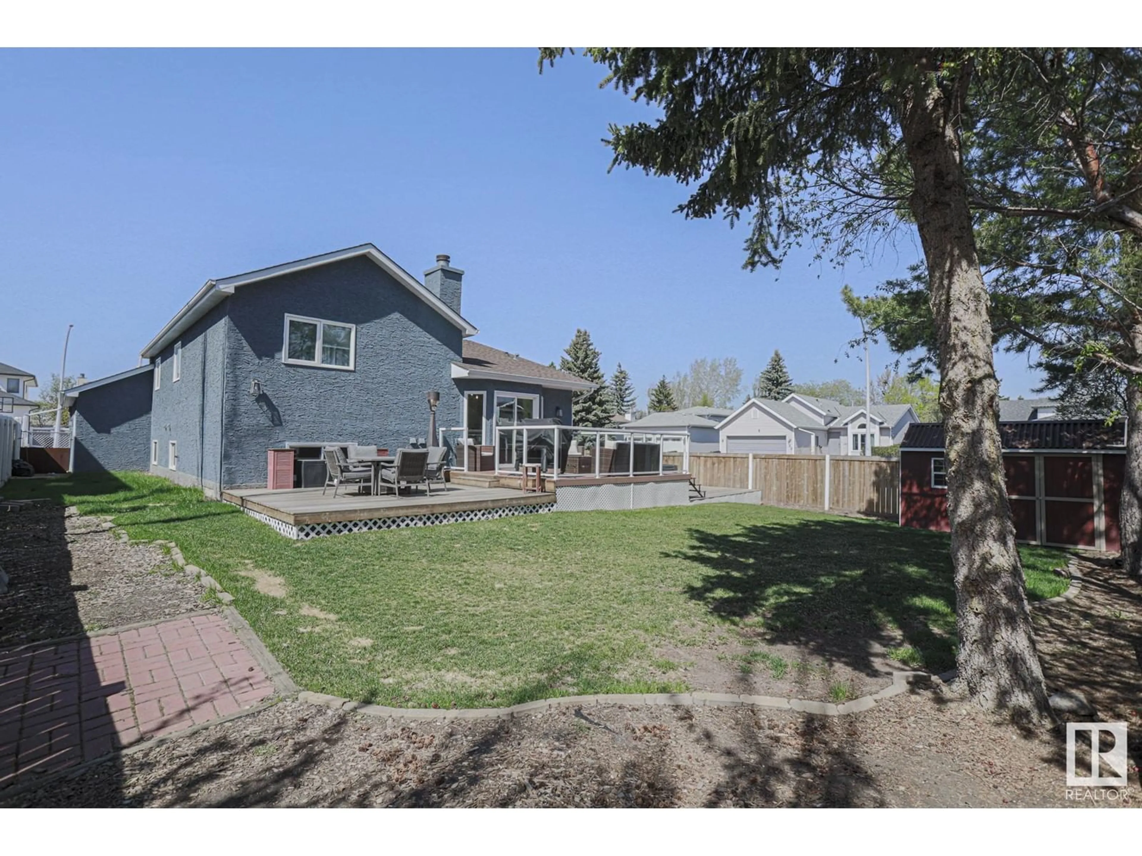 A pic from outside/outdoor area/front of a property/back of a property/a pic from drone, unknown for 109 WOODSIDE CR, Spruce Grove Alberta T7X3E4