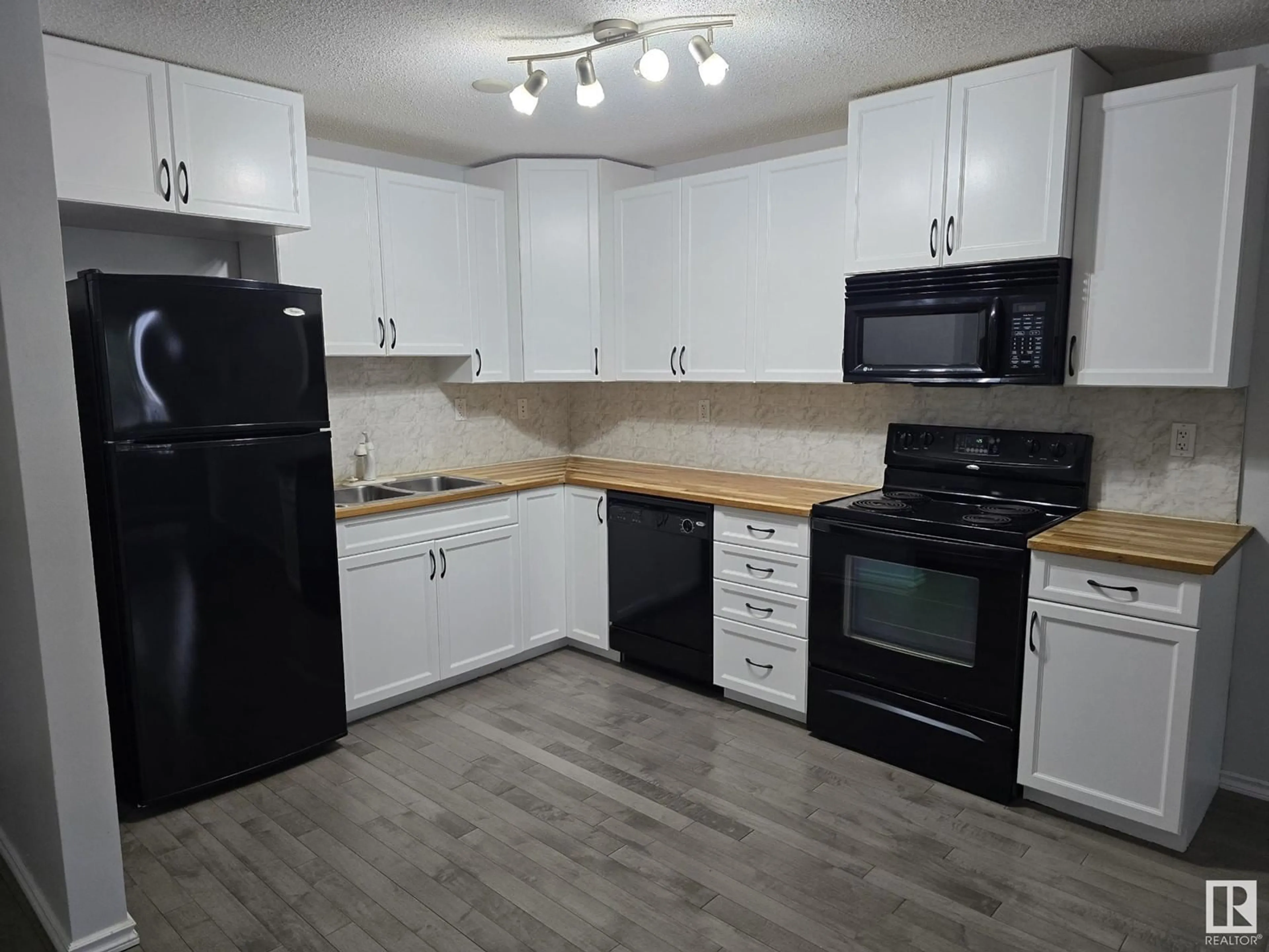 Standard kitchen, unknown for #302 - 9725 82 AV NW, Edmonton Alberta T6E1Y6