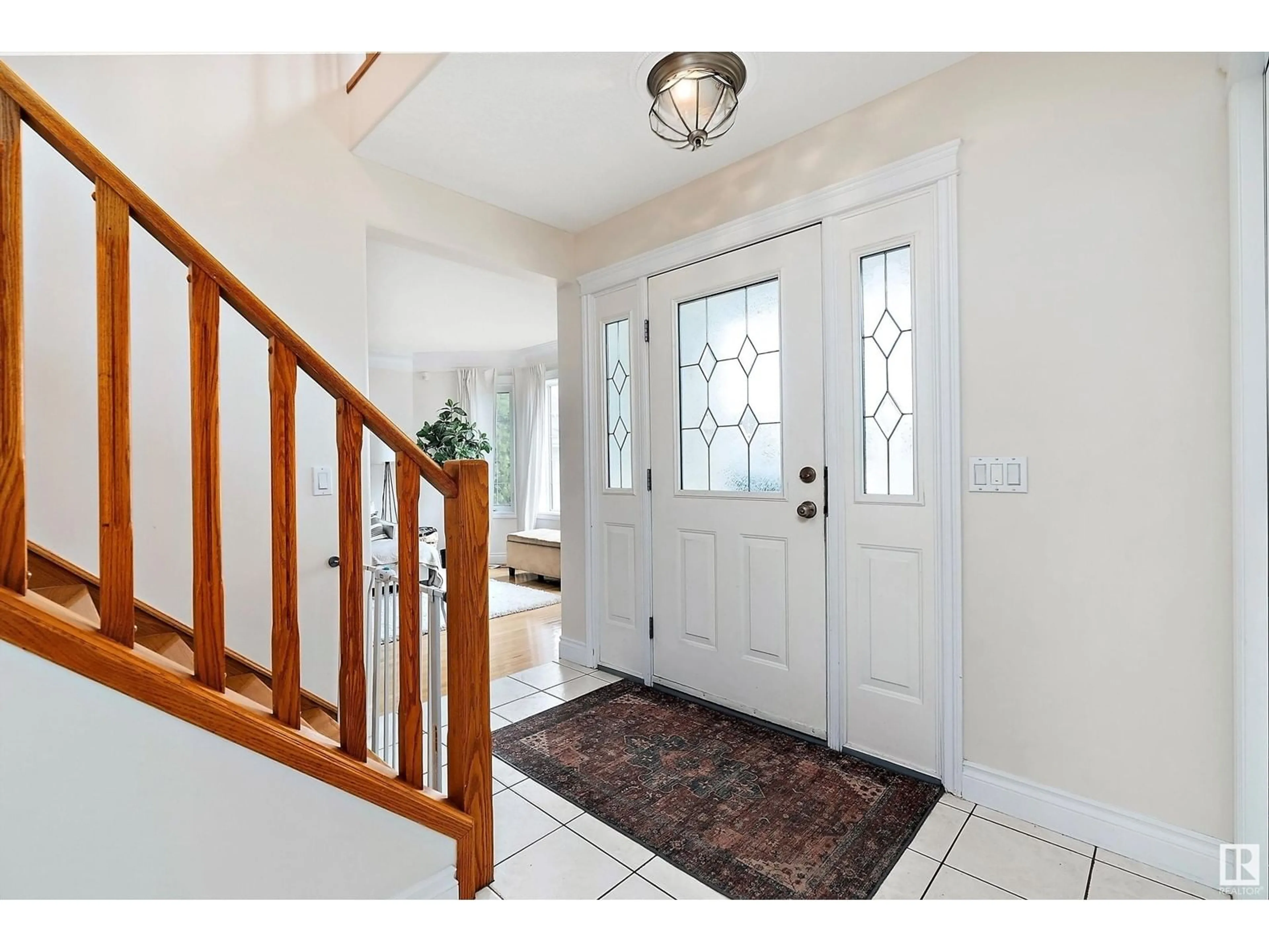Indoor entryway for 7566 165A AV, Edmonton Alberta T5Z3P9