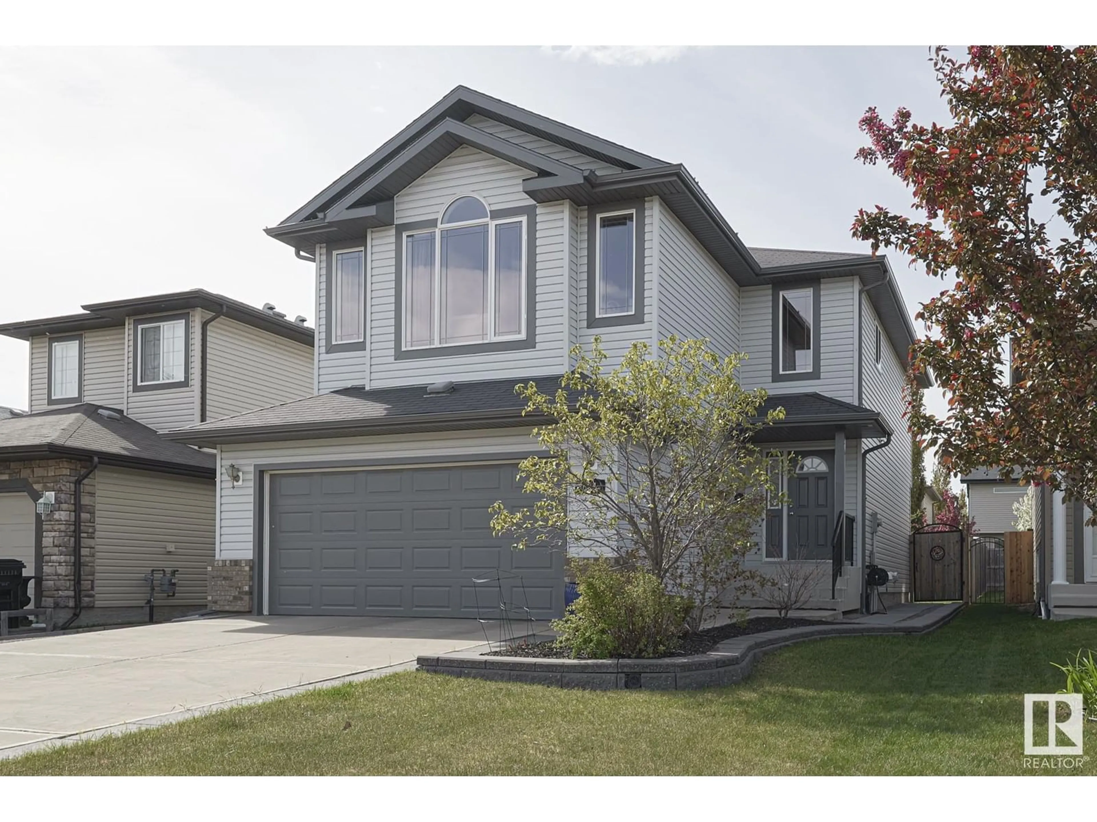 Home with vinyl exterior material, street for 634 FOXTAIL LN, Sherwood Park Alberta T8A4P2