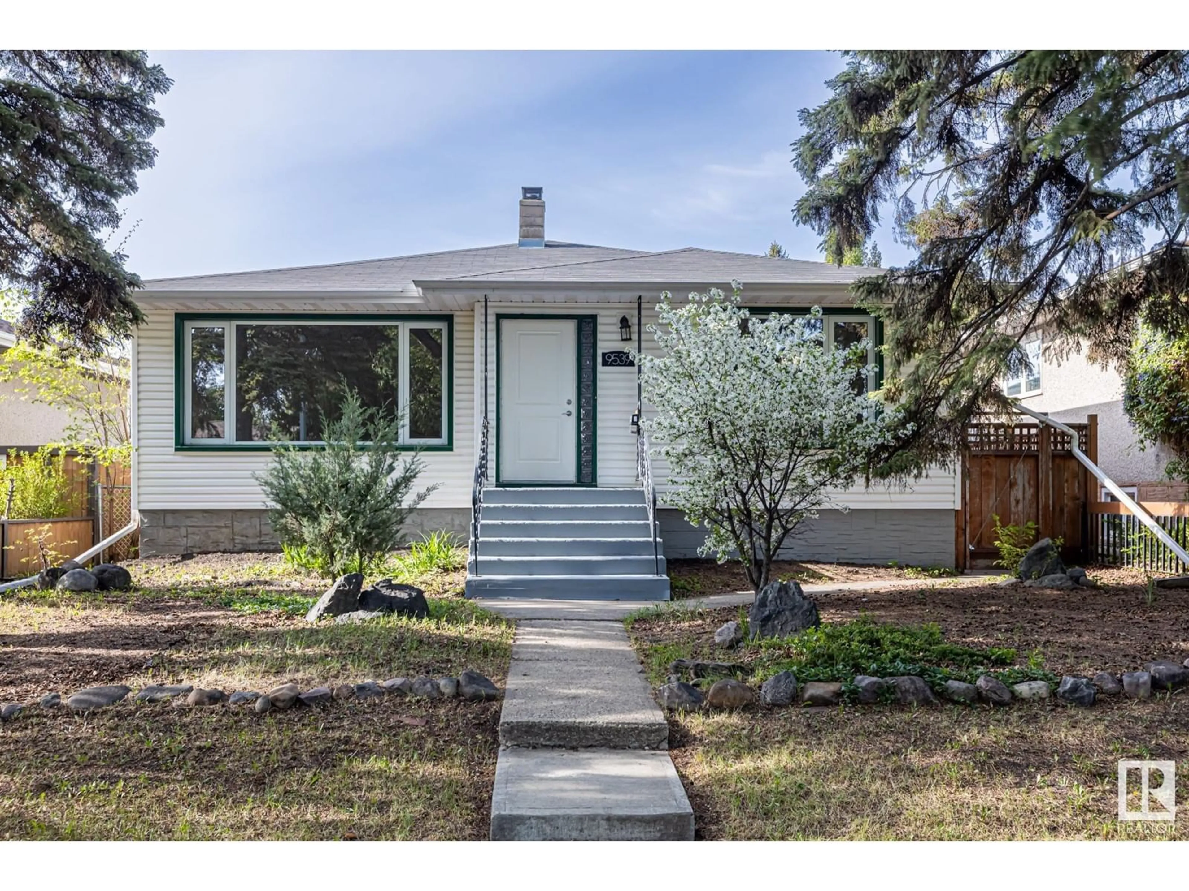 Home with vinyl exterior material, street for 9539 64 AV, Edmonton Alberta T6E0J1