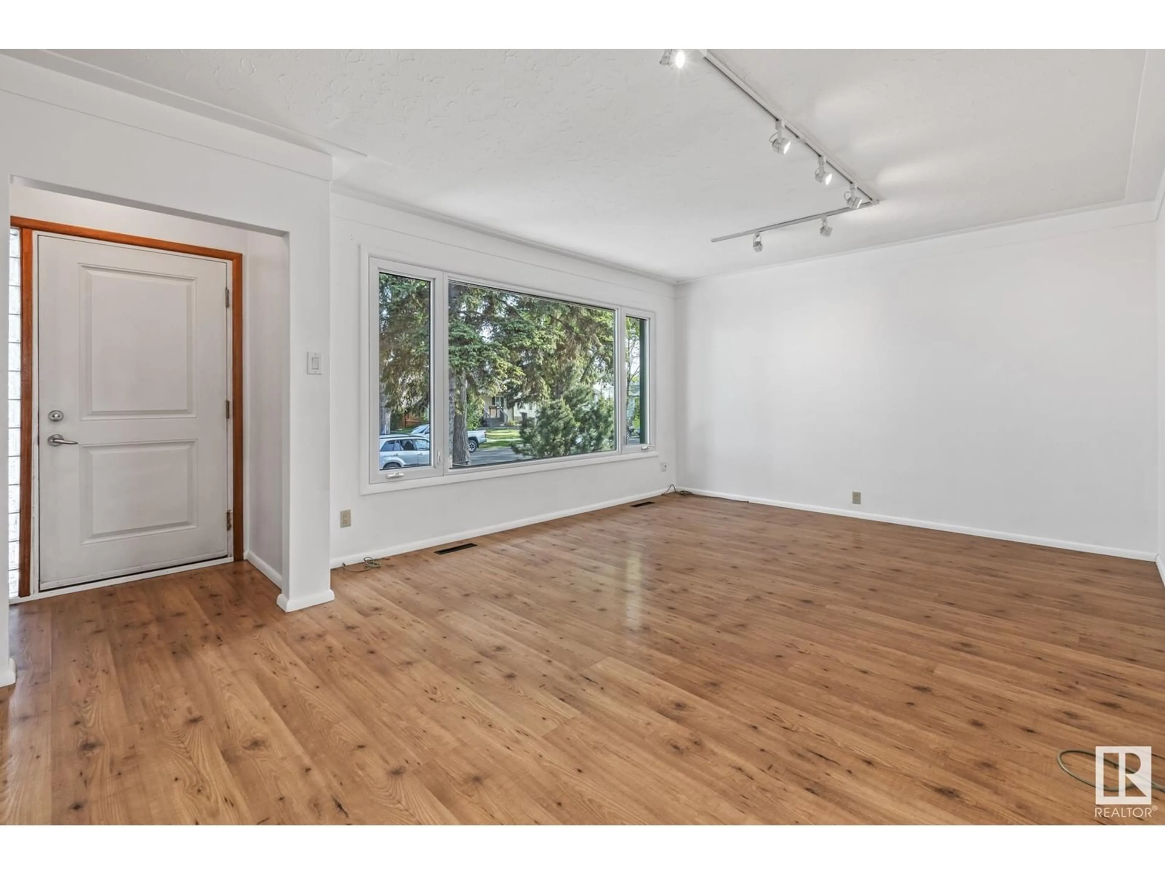 A pic of a room for 9539 64 AV, Edmonton Alberta T6E0J1