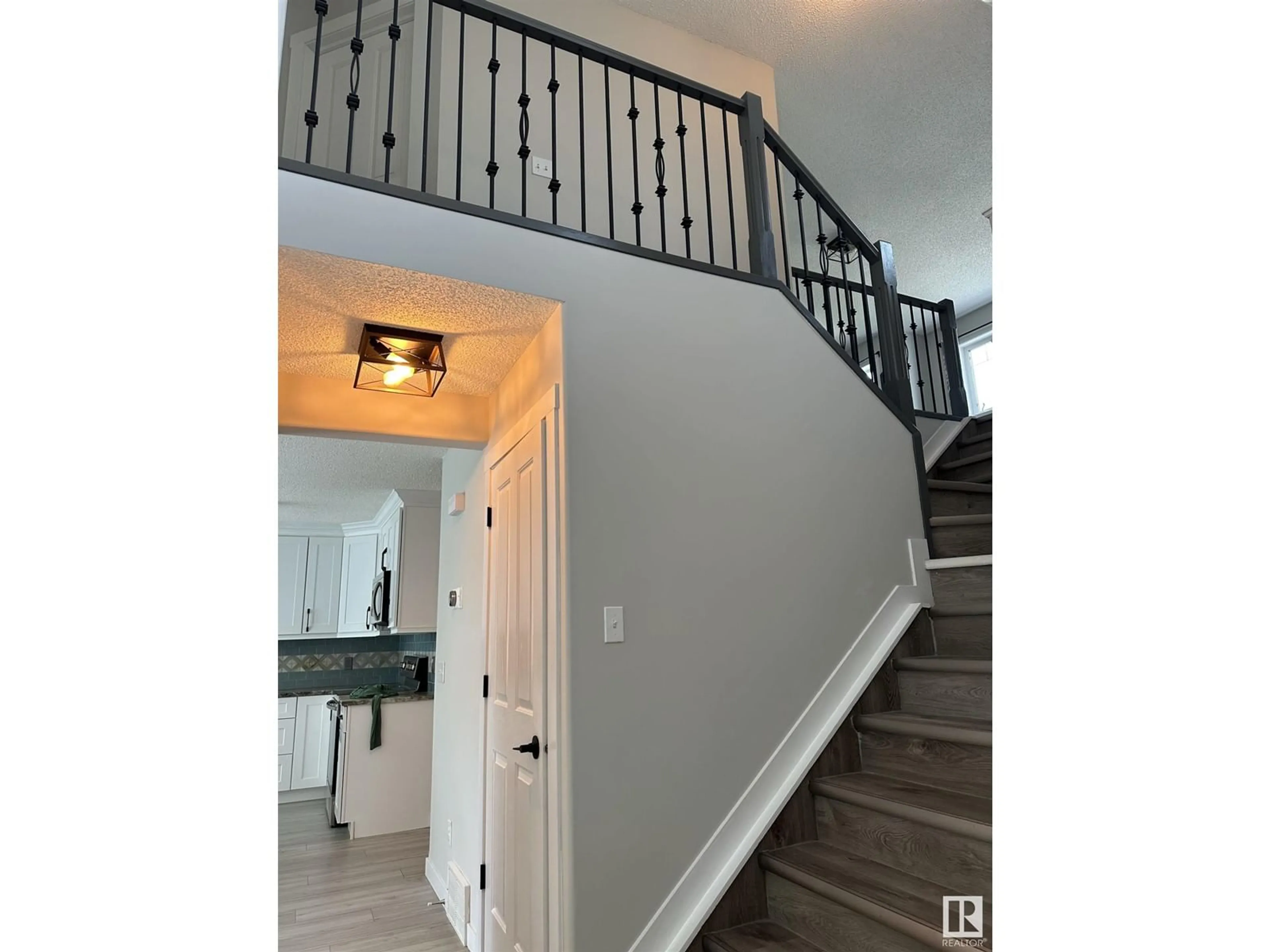 Stairs for 20619 46 AV, Edmonton Alberta T6M0C2
