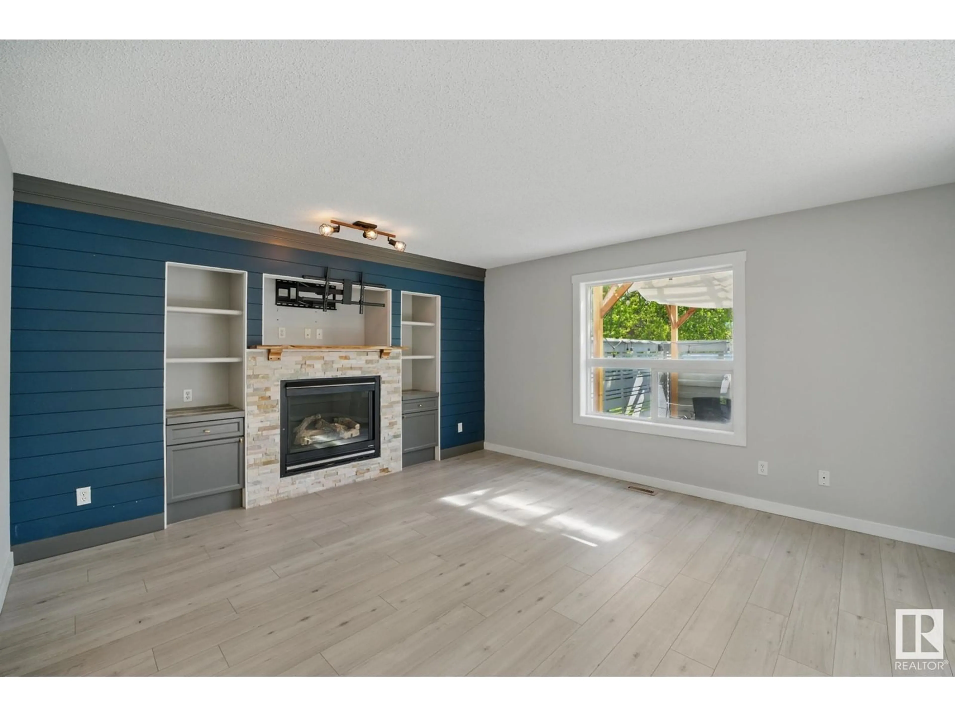 Unknown for 20619 46 AV, Edmonton Alberta T6M0C2