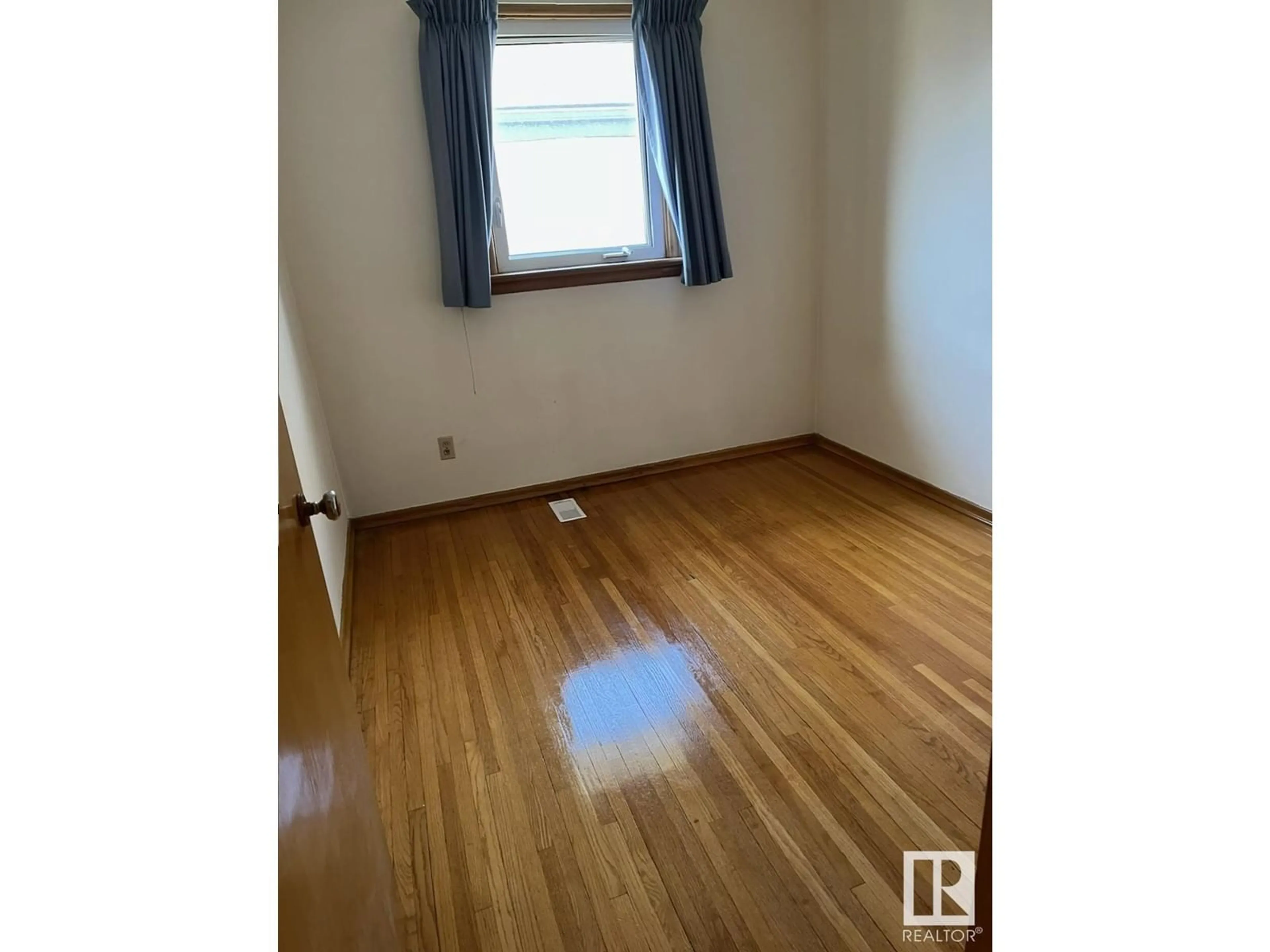 A pic of a room for 9321 72 AV, Edmonton Alberta T6E0Y3